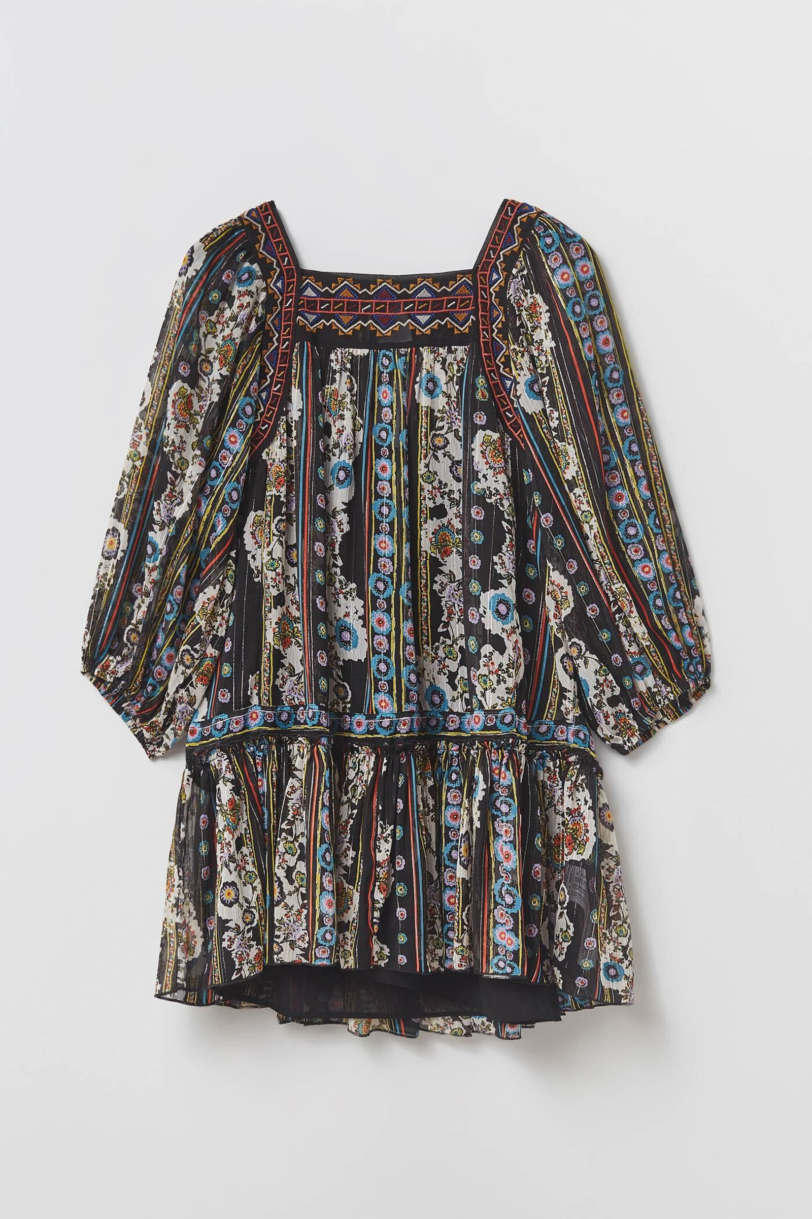 Vestido corto y estampado de las rebajas de verano de Sfera.