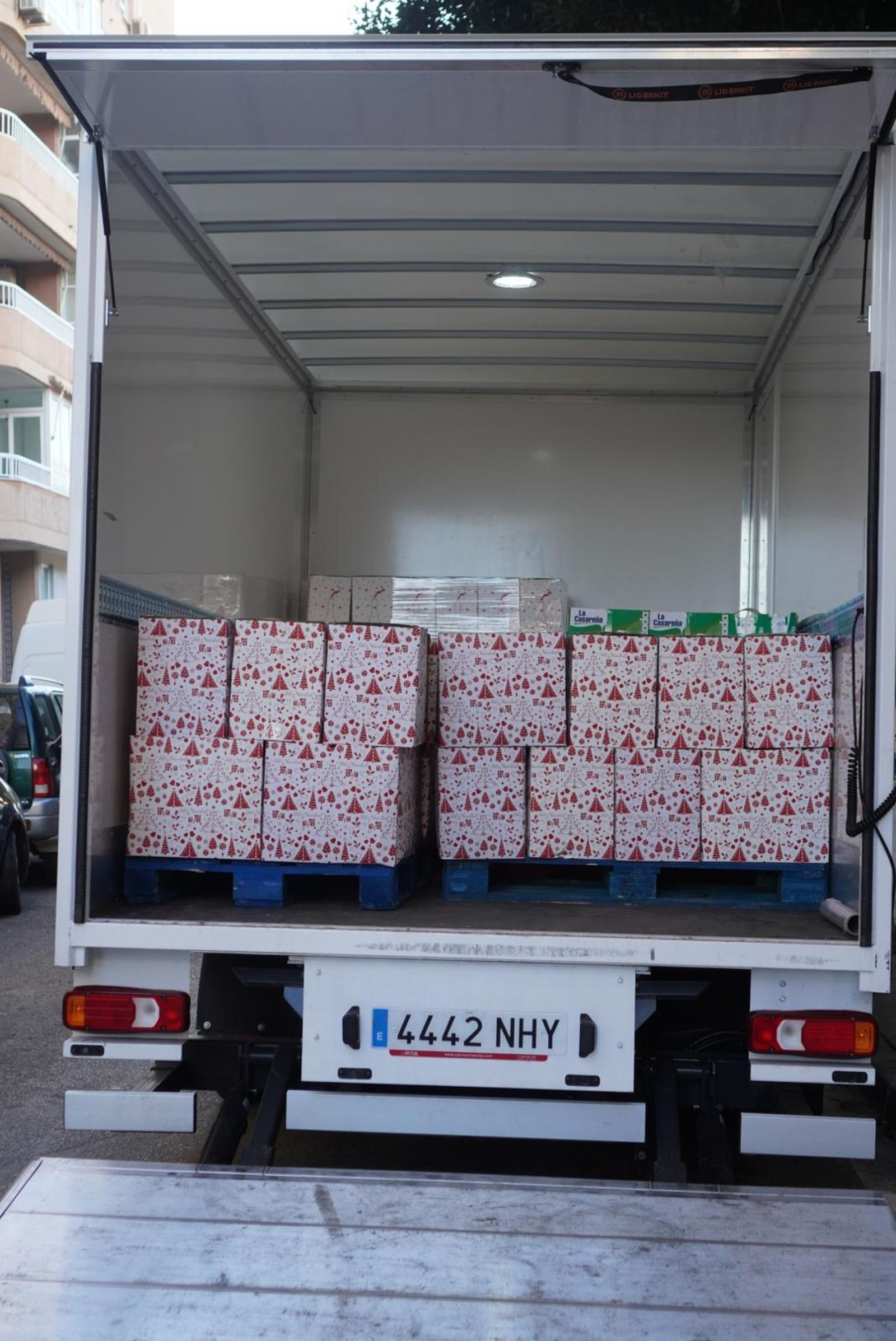 Esta asociación de colombianos de Almería celebra 20 años con 200 cestas de la compra a quienes más lo necesitan