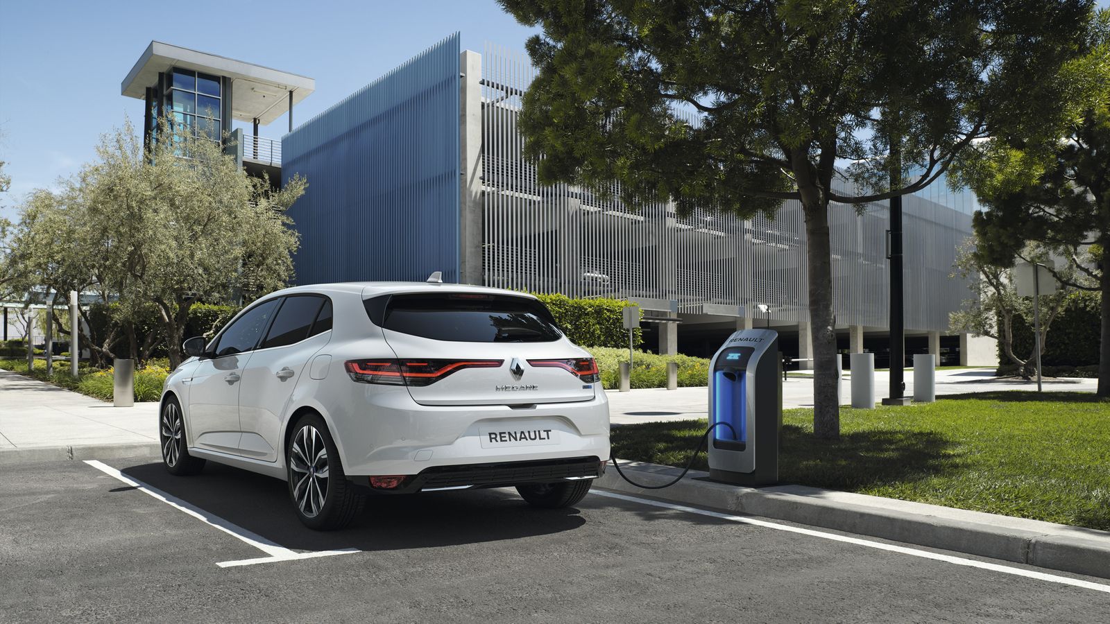 El Mégane hatchback se suma a los híbridos enchufables. Con anterioridad, Renault ya presentó este sistema de la familia E-Tech en el Mégane familiar y  Captur.