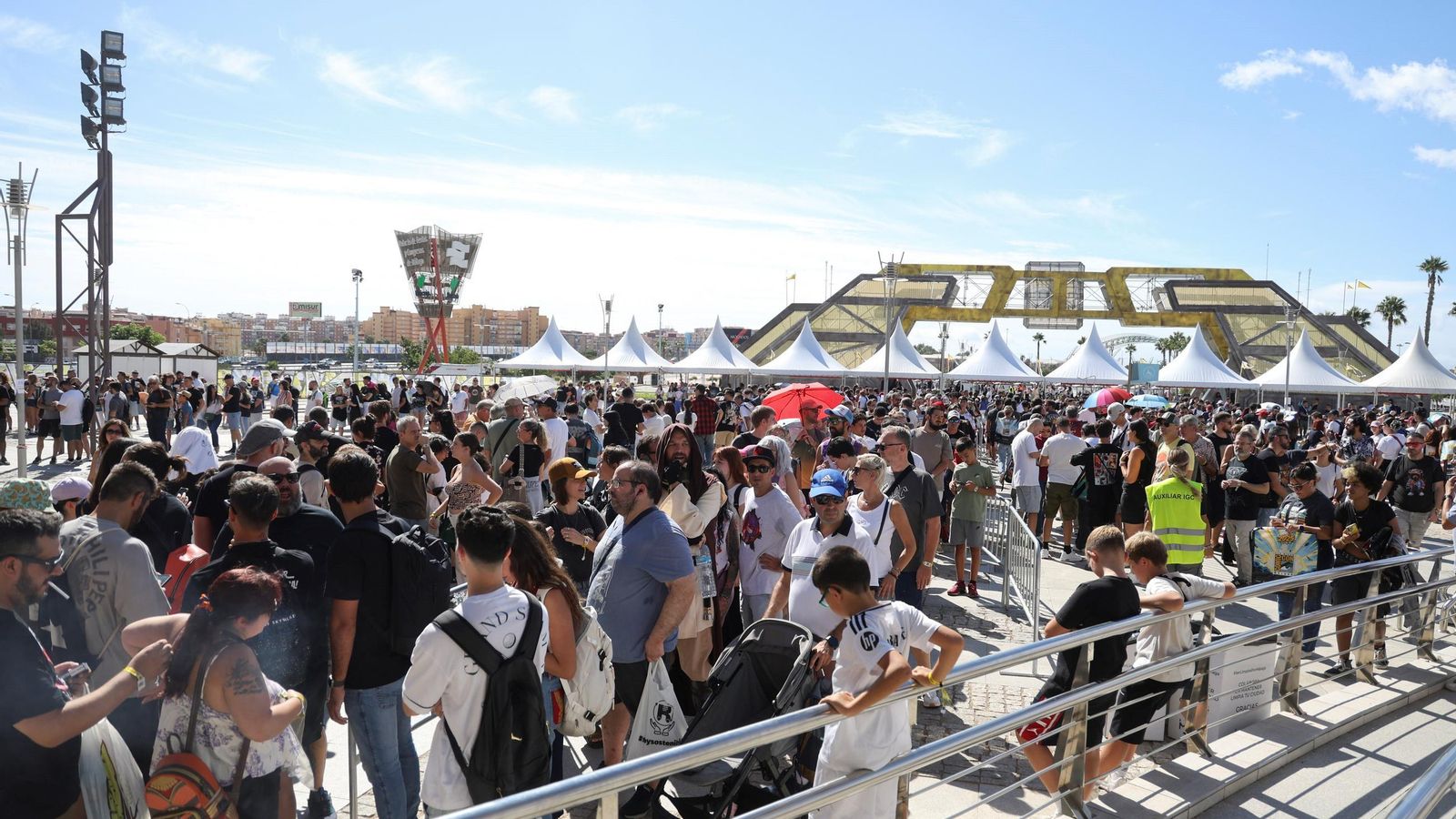 Aglomeraciones en el exterior de la Comic-Con en su primera edición en Málaga.