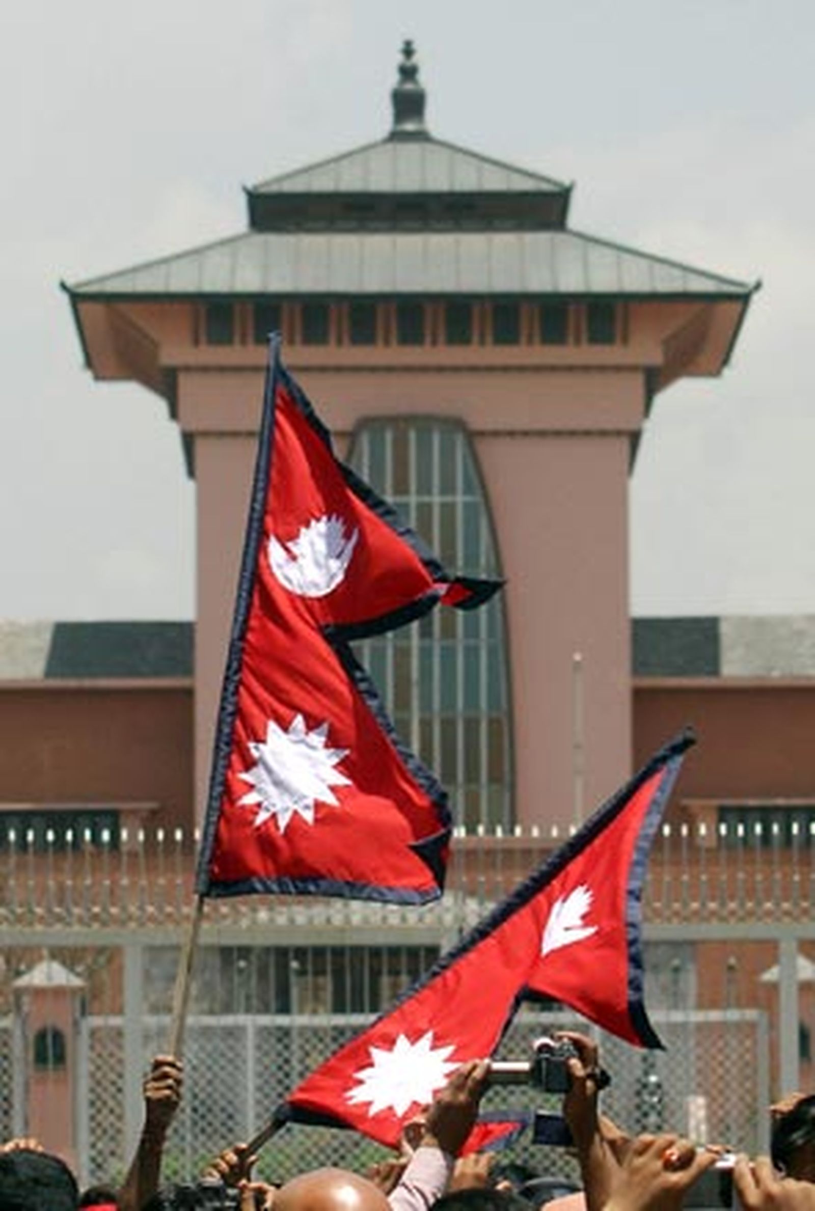 Retiran la bandera real del Palacio del monarca destronado Gyanendra