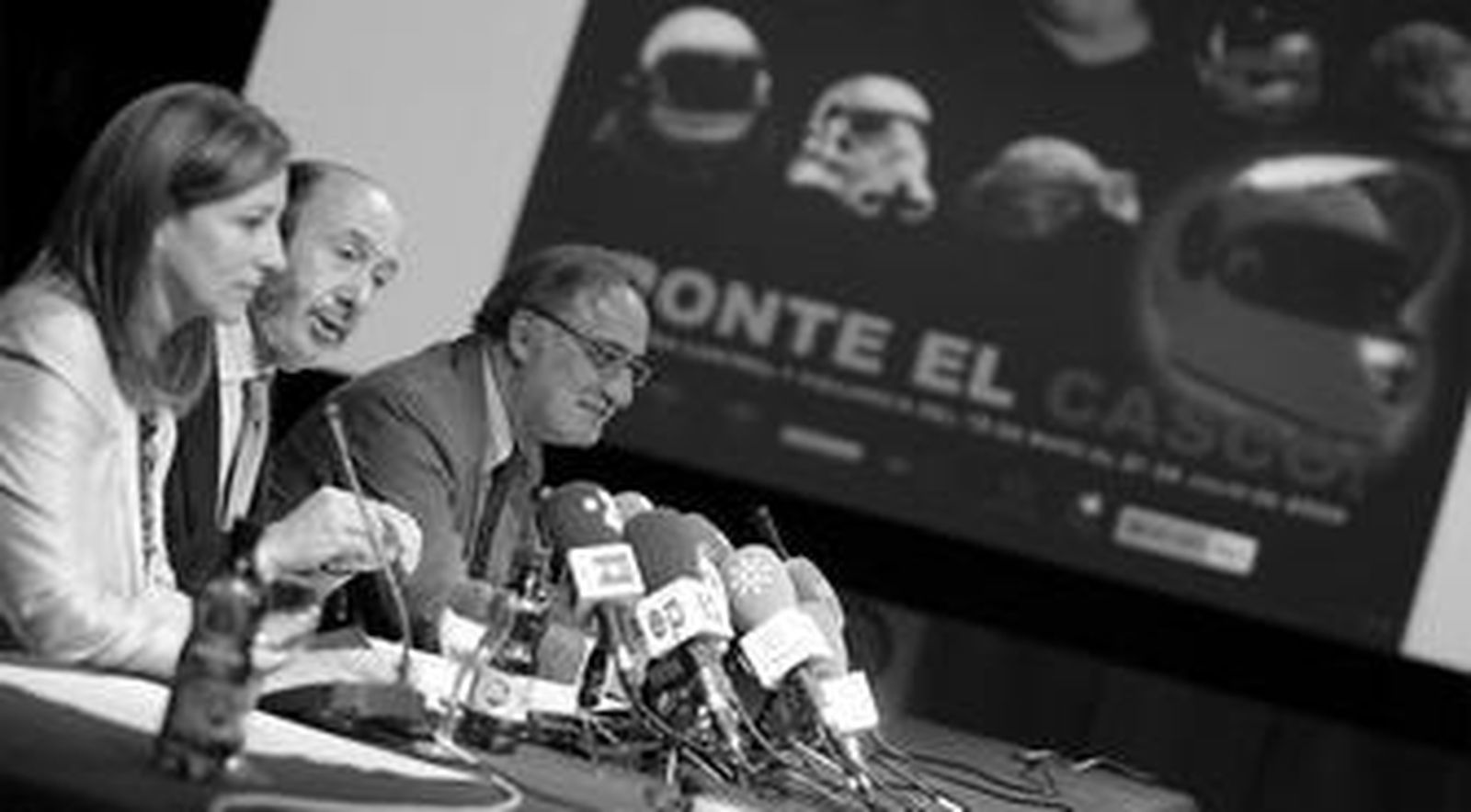 La alcaldesa Pilar Sánchez, el ministro Alfredo Pérez Rubalcaba y el director de la DGT, Pere Navarro, ayer.