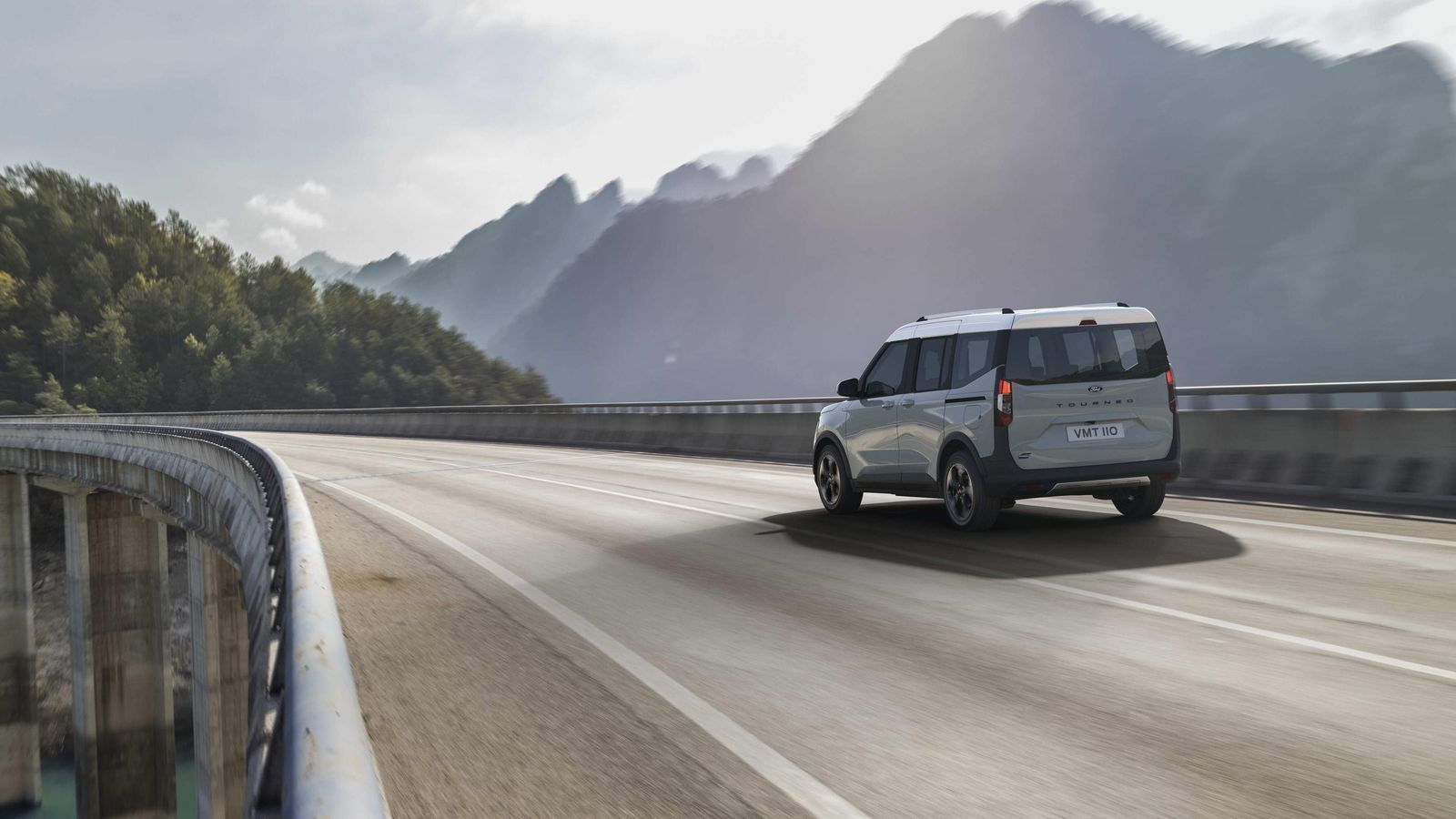 La batería de la versión eléctrica tendrá una capacidad de 54 kWh , con 49 de ellos utilizables. La autonomía podrían rondar los 250 km. La batería de la versión eléctrica tendrá una capacidad de 54 kWh , con 49 de ellos utilizables. La autonomía podrían rondar los 250 km.