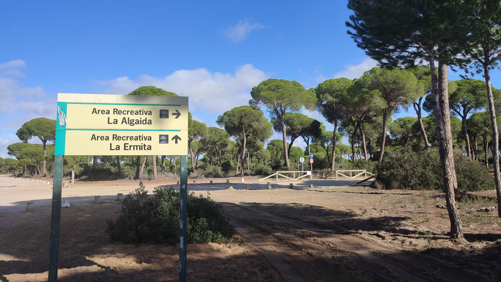 Cartel del Pinar de La Algaida, en Sanlúcar.