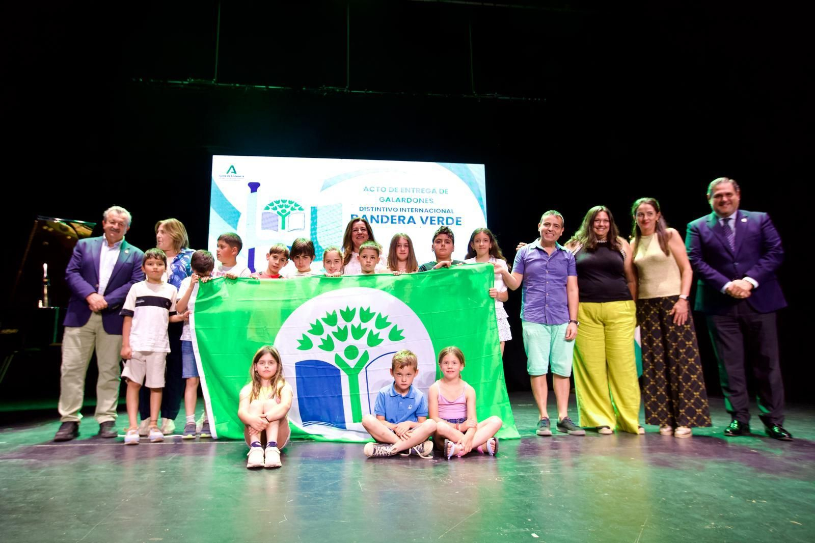 Entrega de las banderas verdes en un acto celebrado en Pulpí.