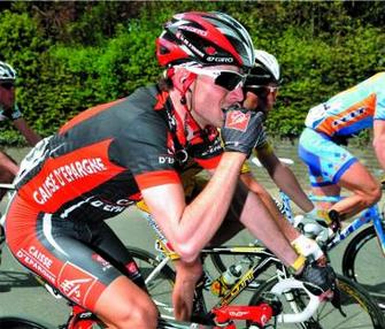 Valverde coge fuerzas durante un momento del recorrido.