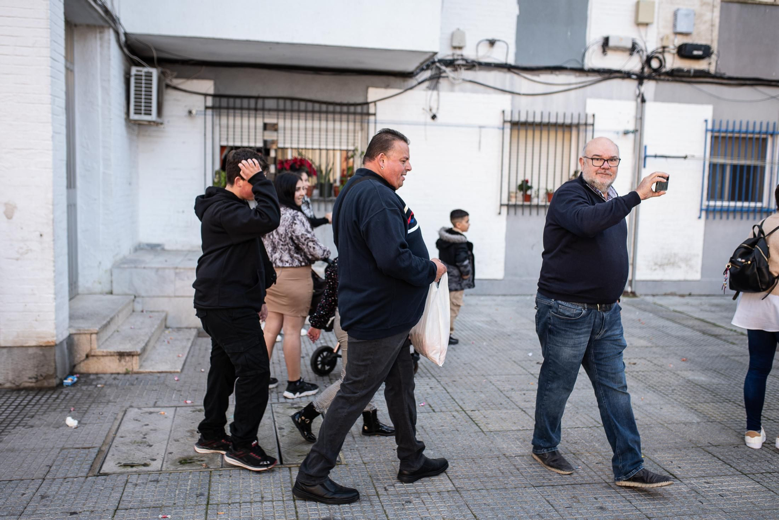 Los Reyes Magos traen la ilusión a los barrios de Huelva, en imágenes