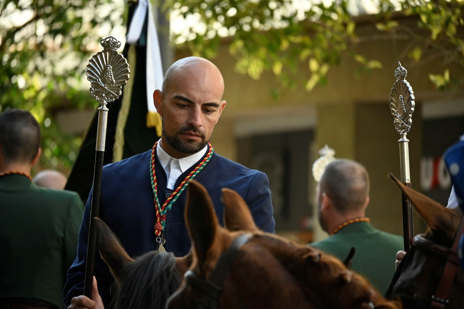 Imágenes de los peregrinos de la Hermandad de Emigrantes en su salida por las calles de Huelva
