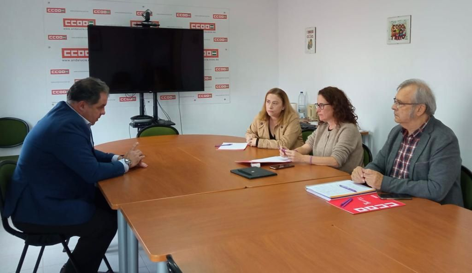 Reunión entre la secretaria general de CCOO y el delegado territorial de empleo.