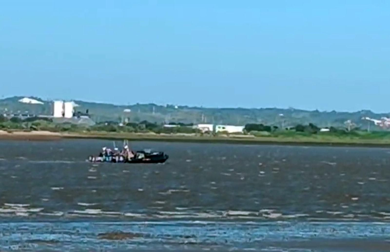 Embarcación transportando fardos, en una imagen de archivo.