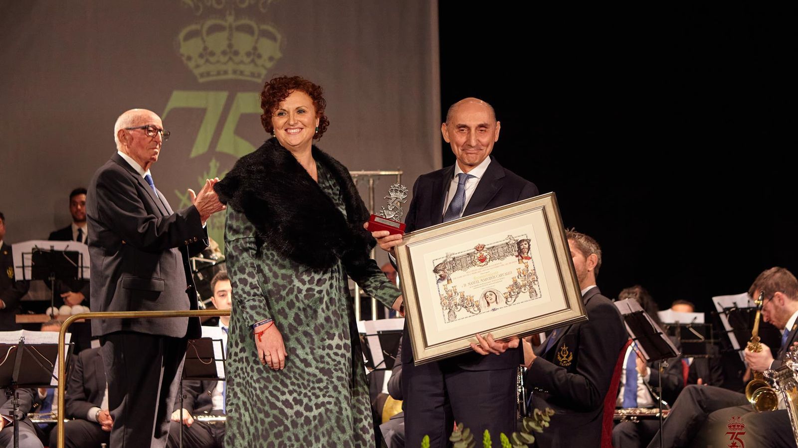 Marvizón recibe un reconocimiento por el estreno de la marcha