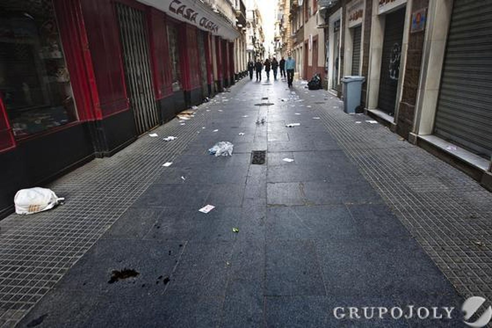 Los comercios de San Francisco permanecieron cerrados durante la mañana. 

Foto: Julio González