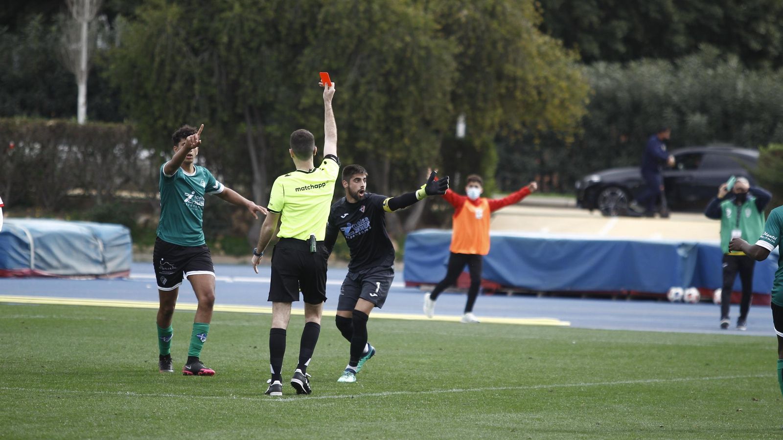 Roja al guardameta Manu en el 82'.