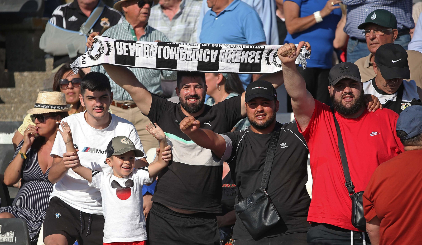 Fotos de la afición durante el Balona - Córdoba en el estadio municipal de La Línea