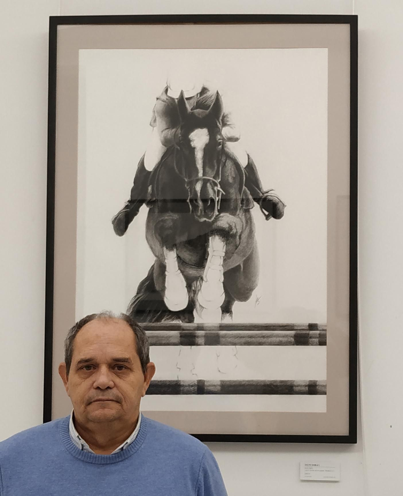 Jesús Arnedo, ante una de sus obras.