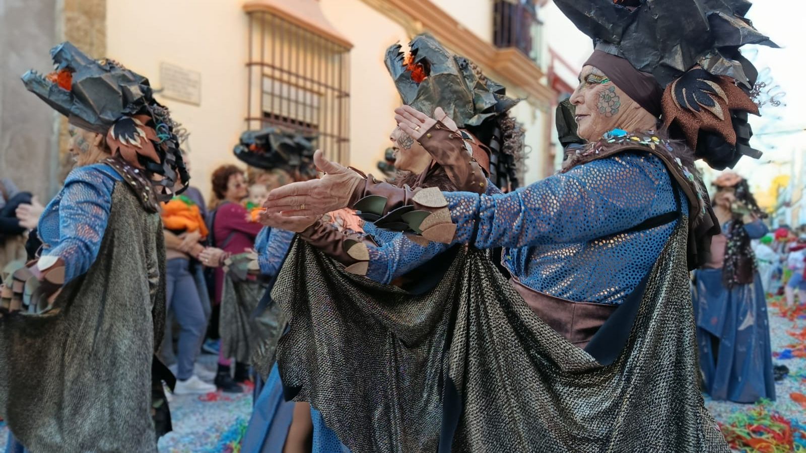El grupo 'Aqui arden las mayores', de Con Ilusión Siempre Adelante, ganó el primer premio en grupos