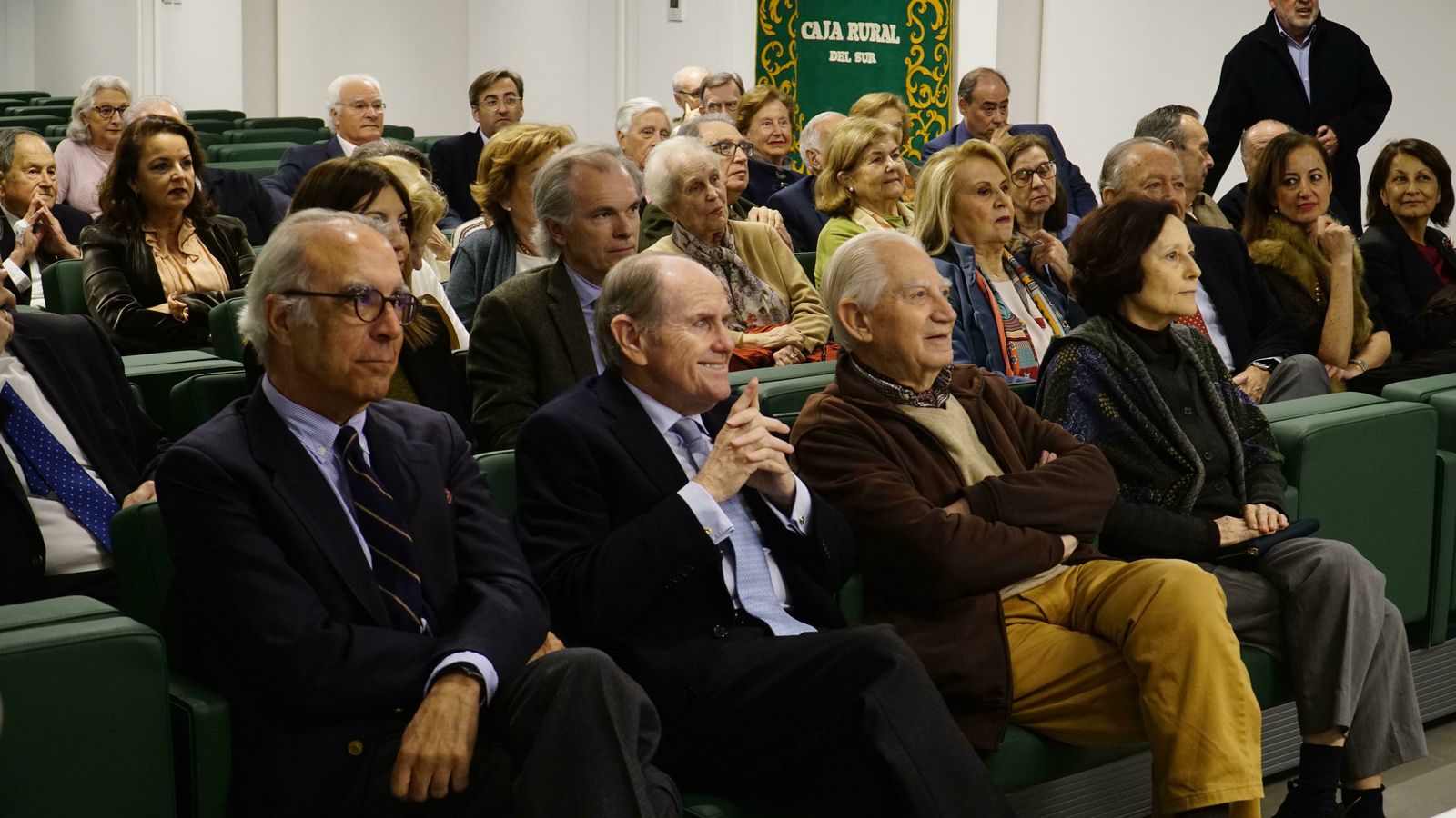 Numerosas personas acudieron a la presentación del nuevo foro.