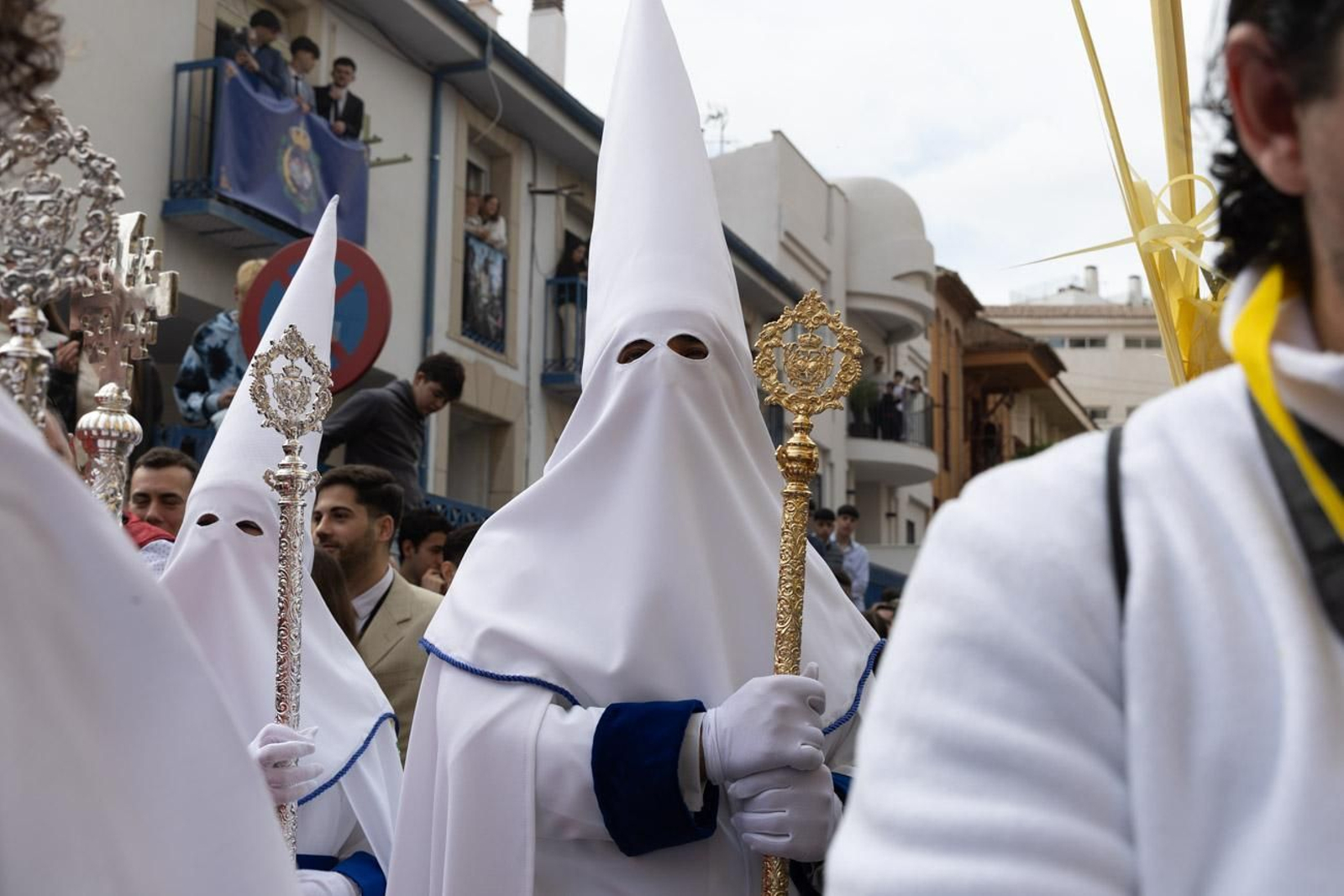 Los jiennenses se echan a la calle para presenciar la primera de las procesiones de la jornada: la Borriquilla (I)