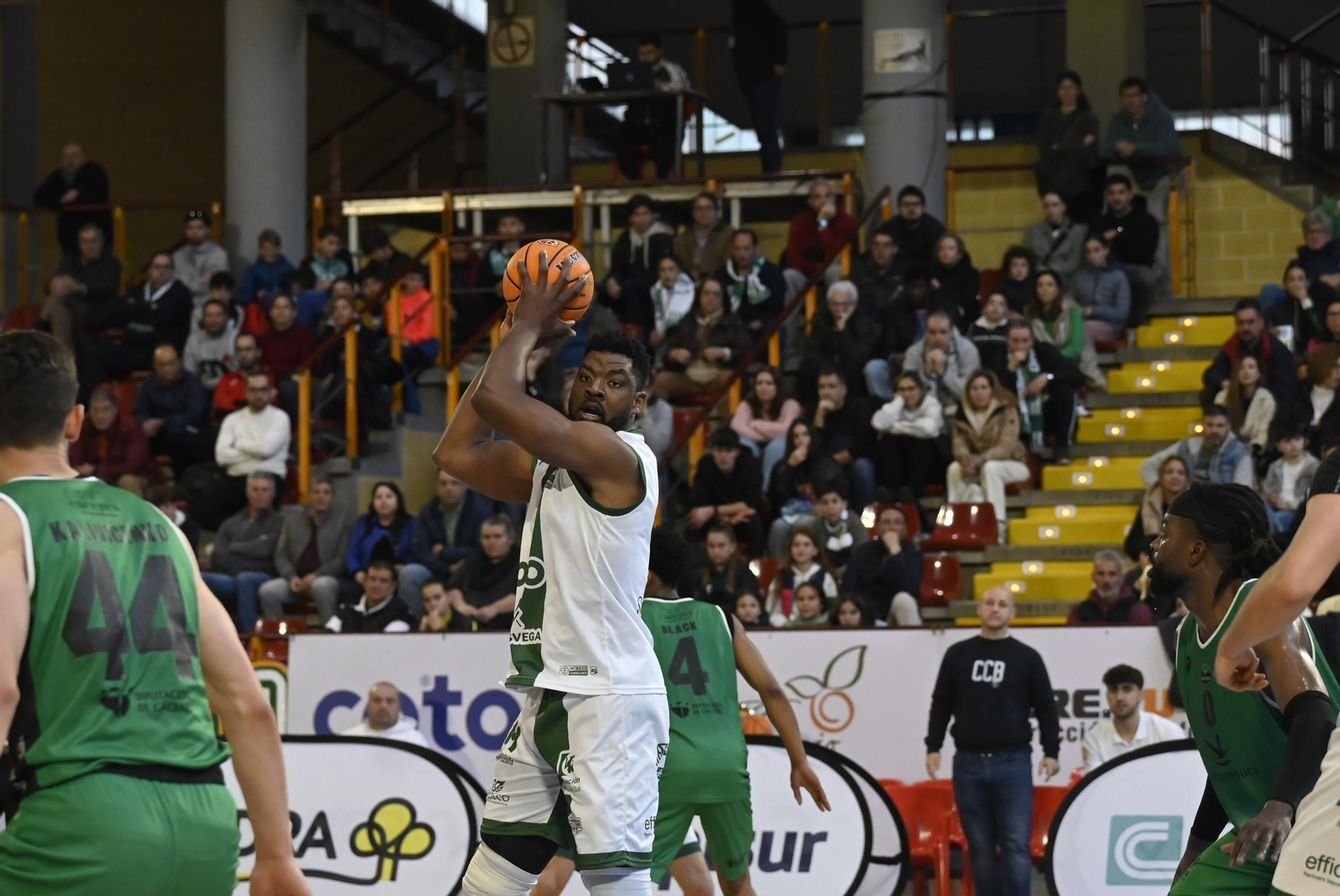 Las mejores fotos del ambiente en Vista Alegre para el Coto Córdoba - Cáceres