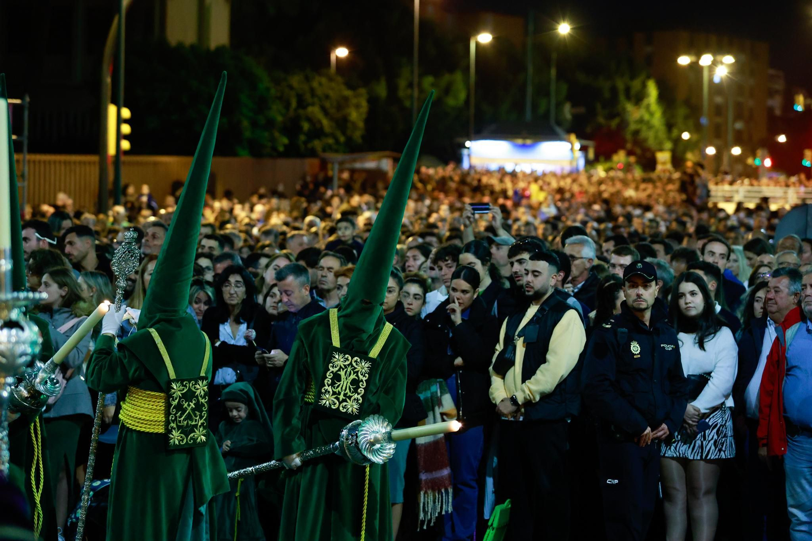 La Esperanza en la noche del Jueves Santo de Málaga, en imágenes