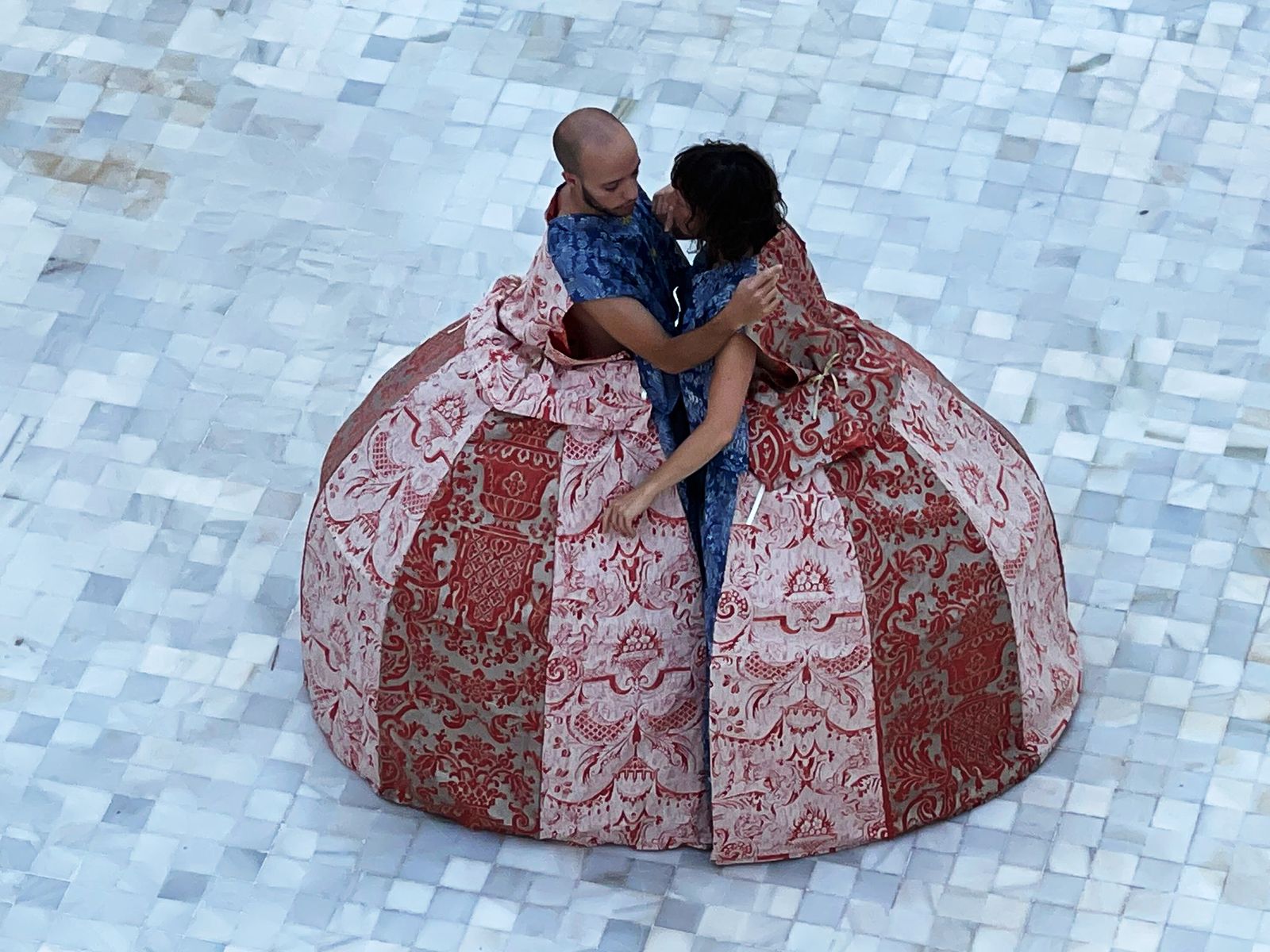 La muestra de Isidro López Aparicio se completa con un vídeo de la performance.