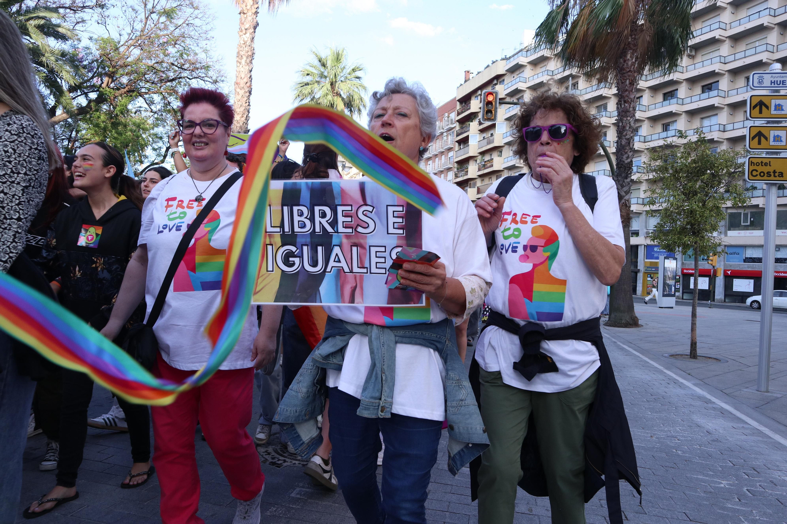Las mejores imágenes de la manifestacióndel del Orgullo LGTBI en Huelva