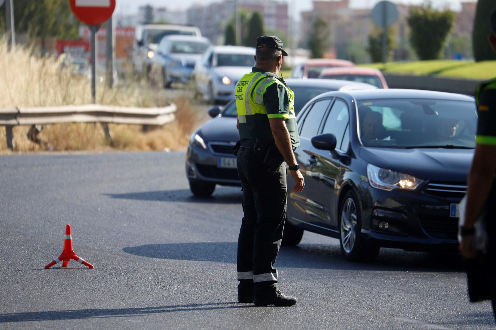 En imágenes, la campaña "No corras, no bebas, no cambies de rueda", de la Guardia Civil, DGT y Aspaym Córdoba.