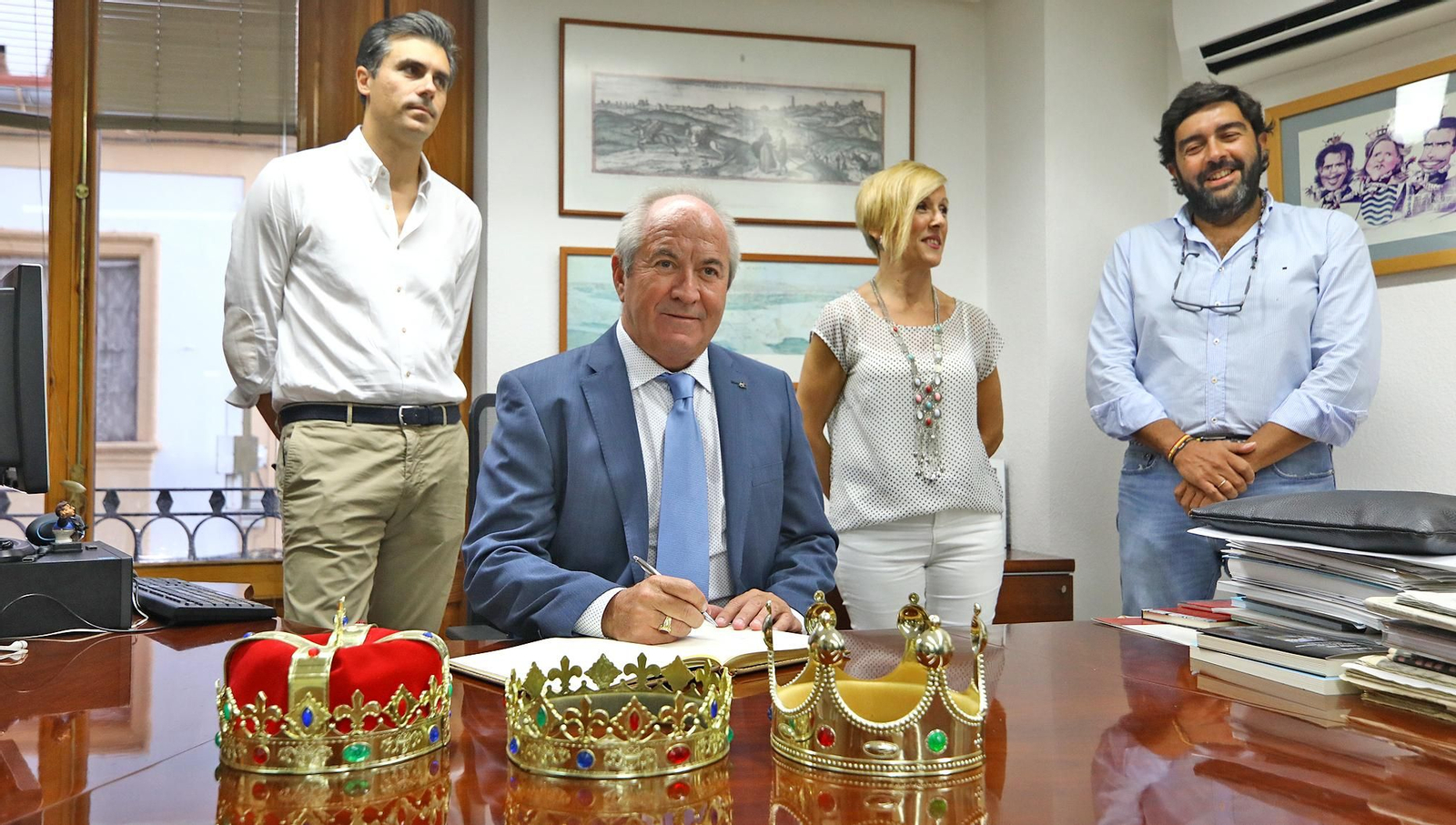 Tradicional visita de los Reyes Magos y el Gran Visir al Diario