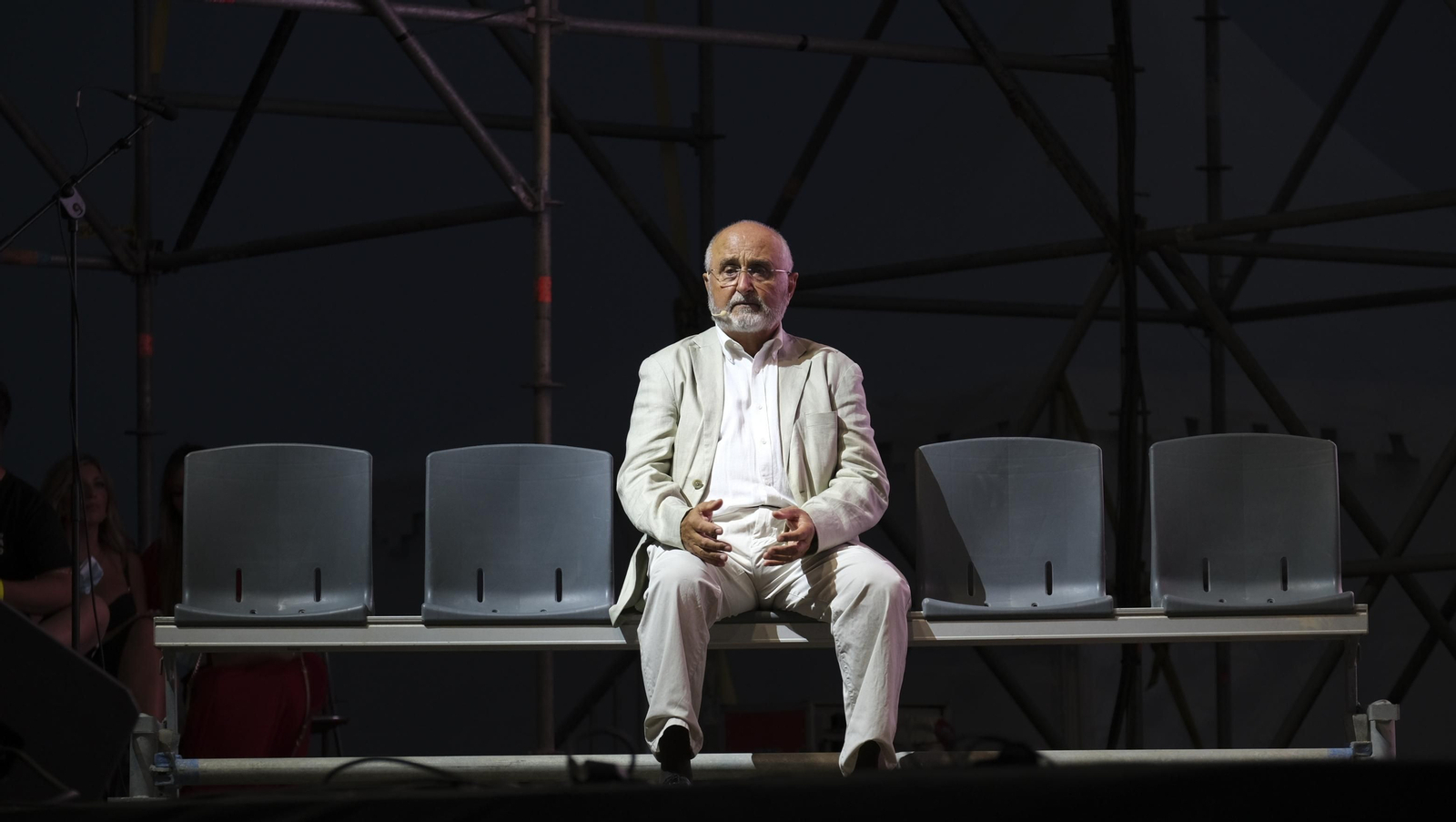 Fotogalería acto reivindicativo por la llegada del AVE a Almería.