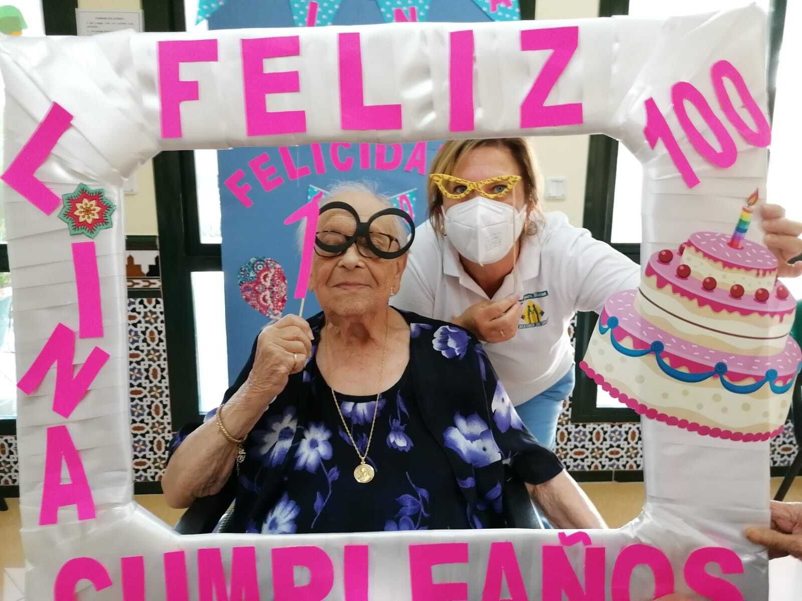 Catalina Pérez celebra su 100 cumpleaños en la residencia Madre de Dios.