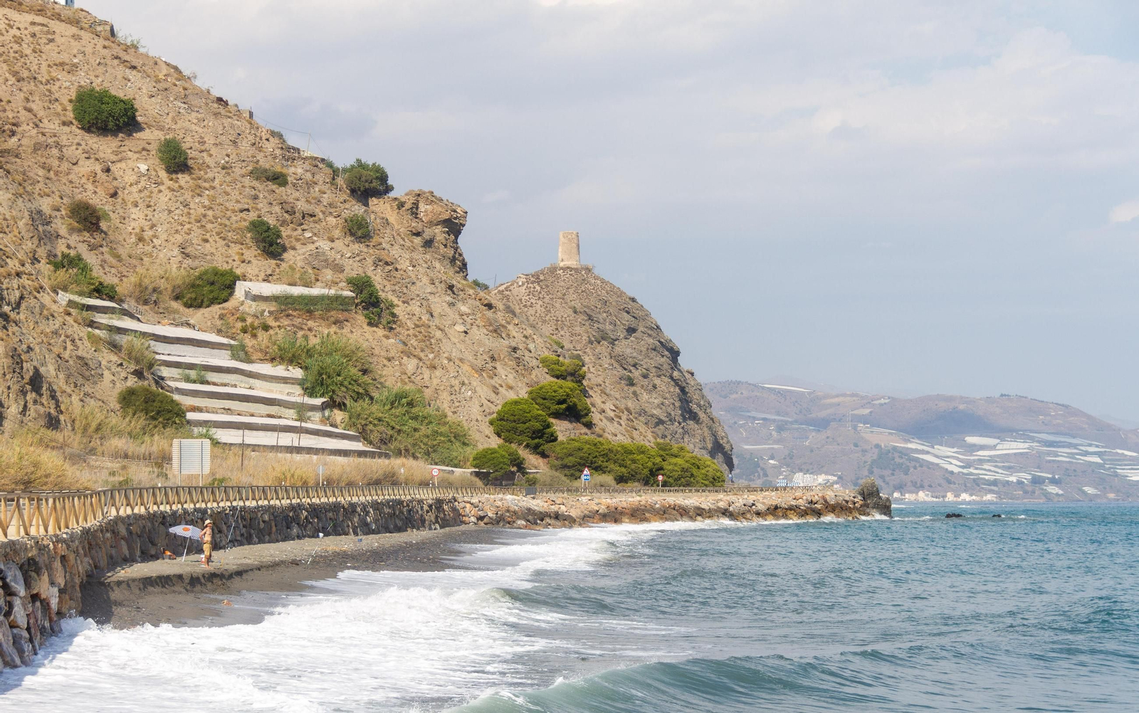 Escollera de la playa que hay fuera del núcleo urbano de Castillo de Baños Escollera de la playa que hay fuera del núcleo urbano de Castillo de Baños