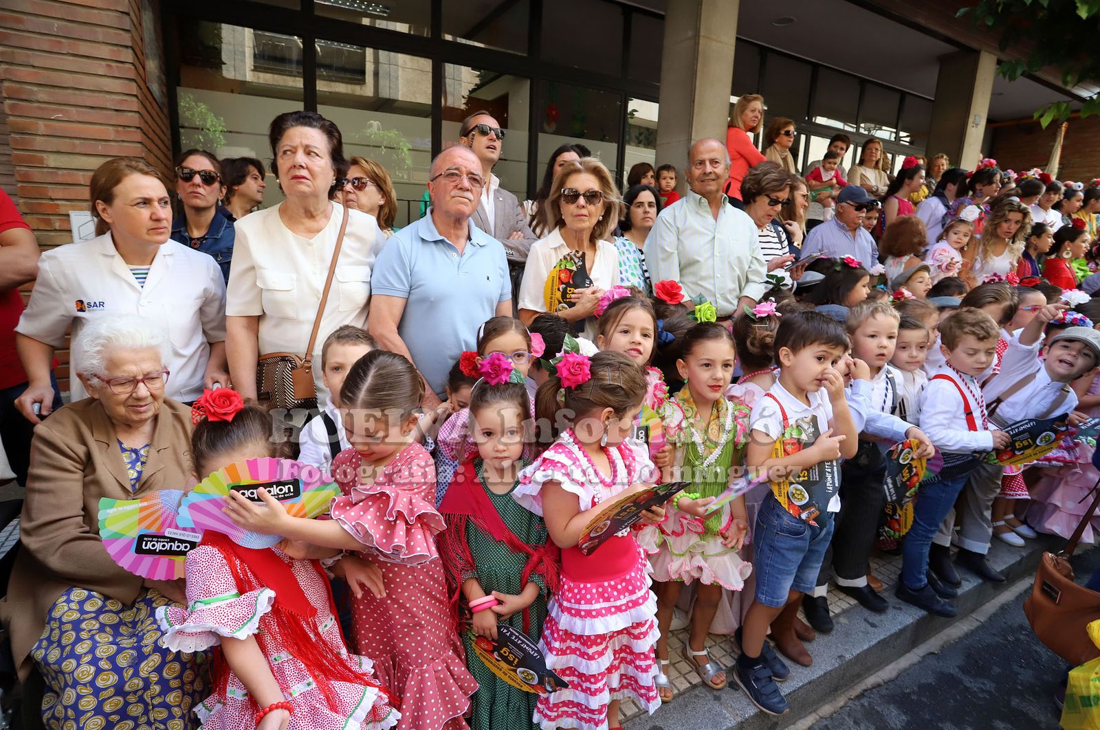 Imágenes  de Emigrantes y el gran ambiente que le ha acompañado en su salida. Rocío 2019