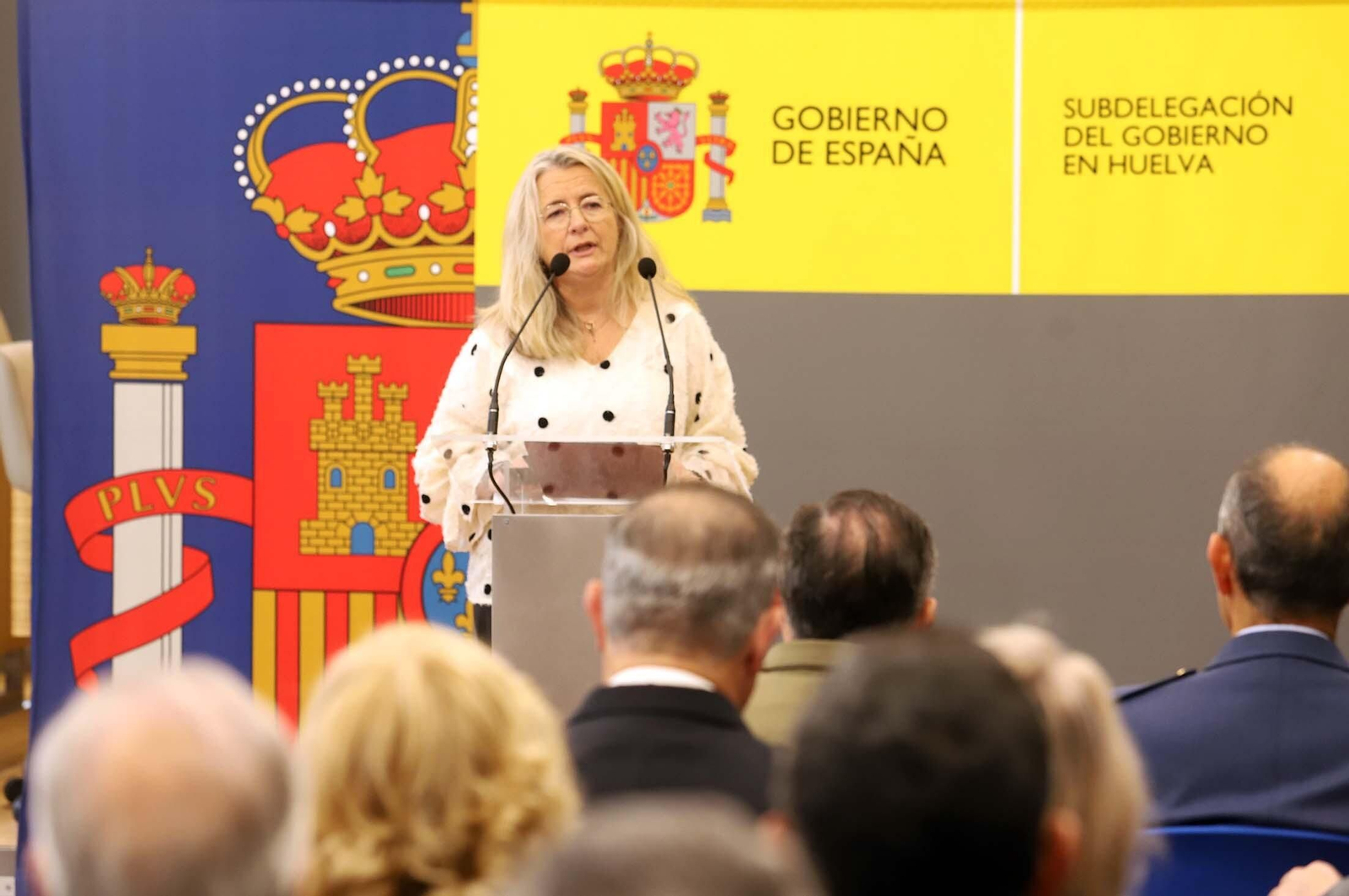 Imágenes del acto conmemorativo del 44 Aniversario de la Constitución Española y en el que se hace entrega al Real Club Recreativo de Huelva del decimotercer Premio Martín Alonso Pinzón a los Valores Constitucionales