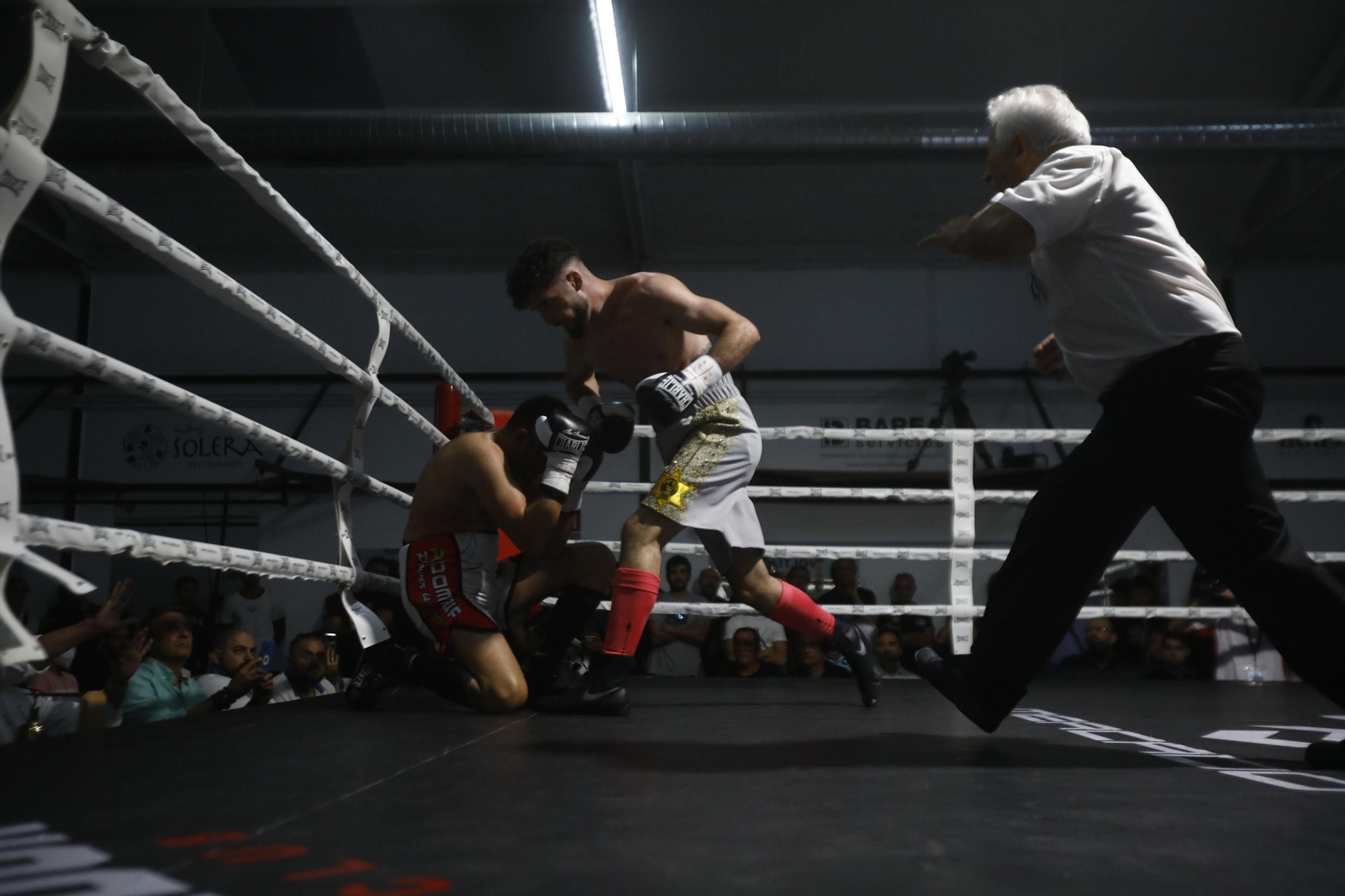 La victoria de El Cazador Jr sobre Mathieu Gomes en Córdoba, en imágenes