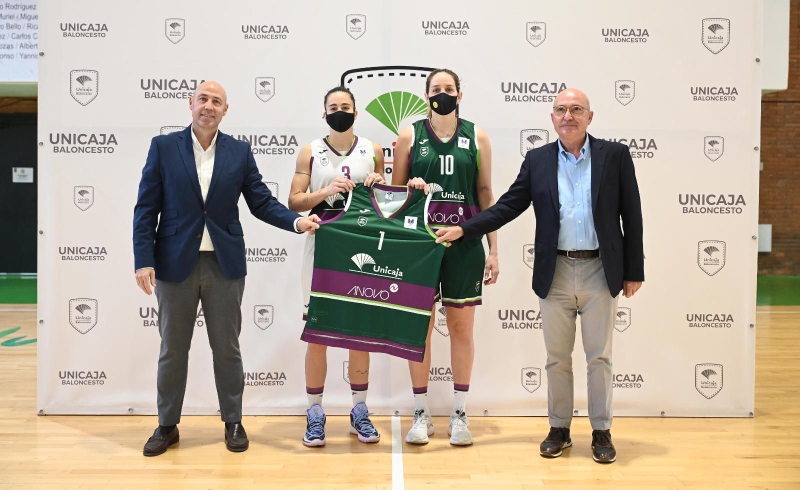 Imagen de la presentación del acuerdo en Los Guindos.