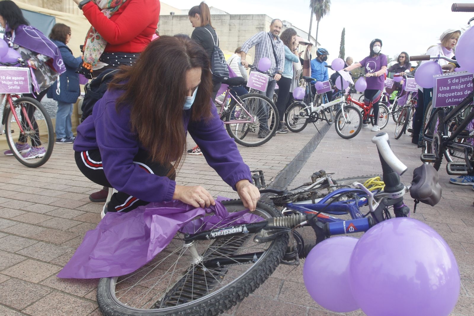 La Marcha En Bici contra la Violencia a las Mujeres en Córdoba, en fotografías