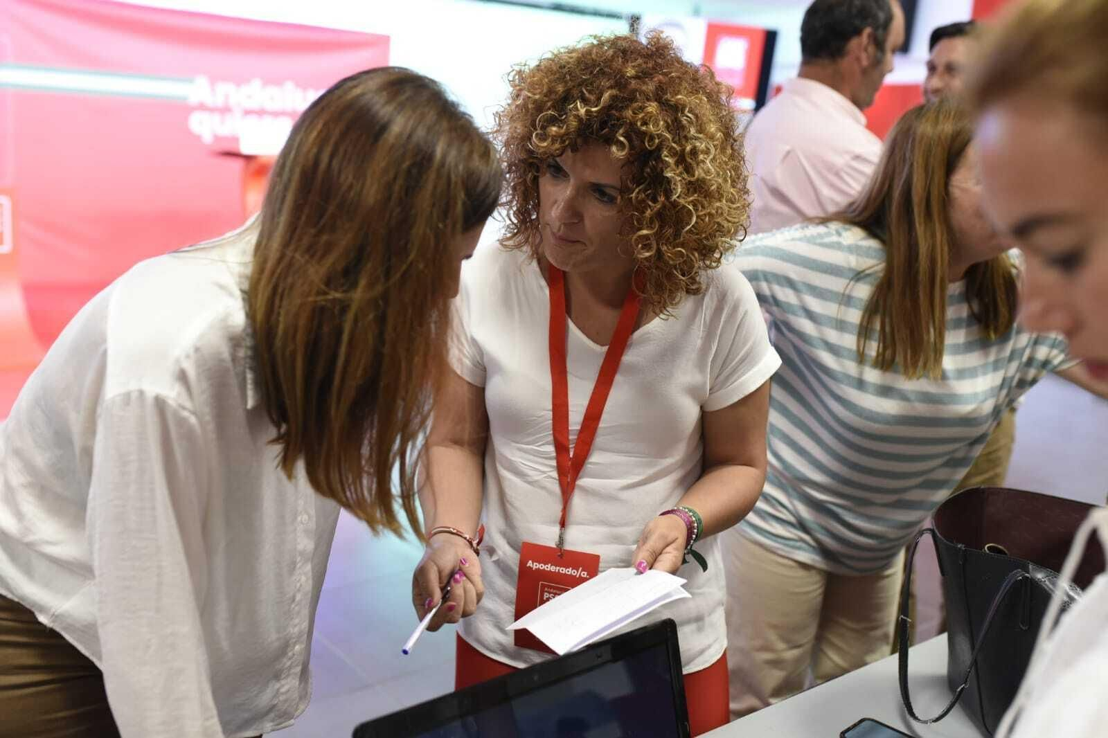 Imágenes de cómo se ha vivido las elecciones en los diferentes partidos de Huelva