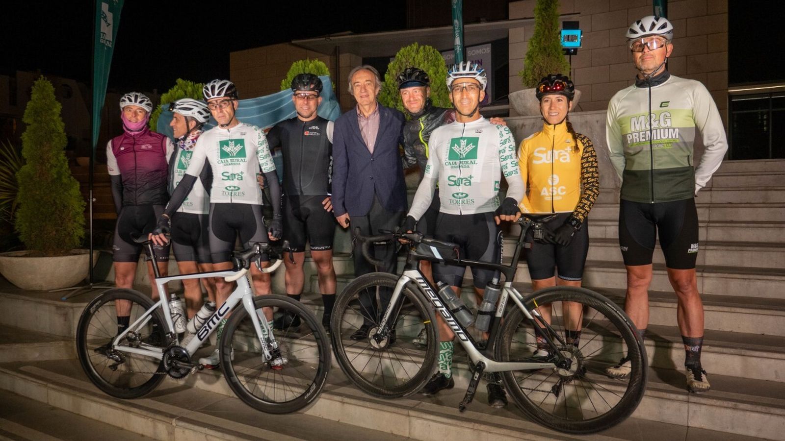 Momento del inicio del reto ciclista de Fermín Aguilera y Cristóbal Arco