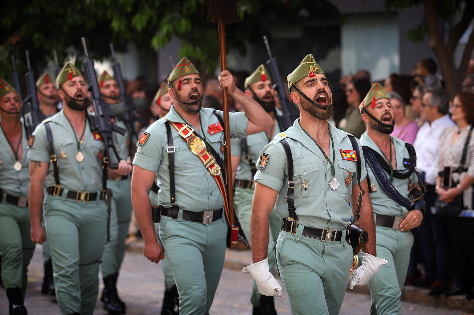 Sábado de Pasión: Imágenes de La Legión con el Cristo de la Vera+Cruz
