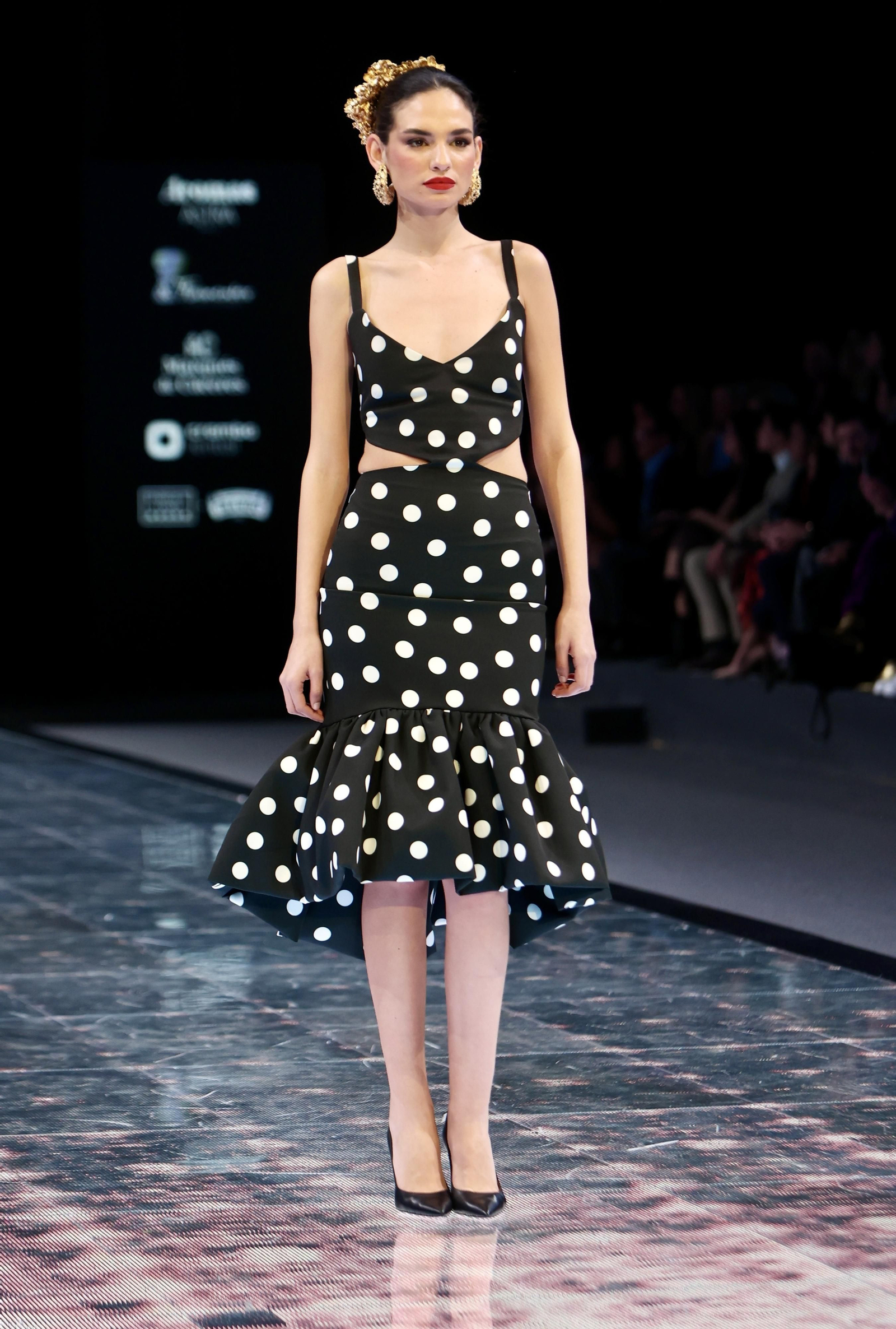 Desfile de Rosa Pedroche en SIMOF, todas las fotos