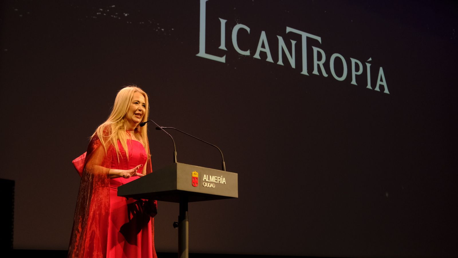 Imágenes del estreno en Almería de la película Licantropía