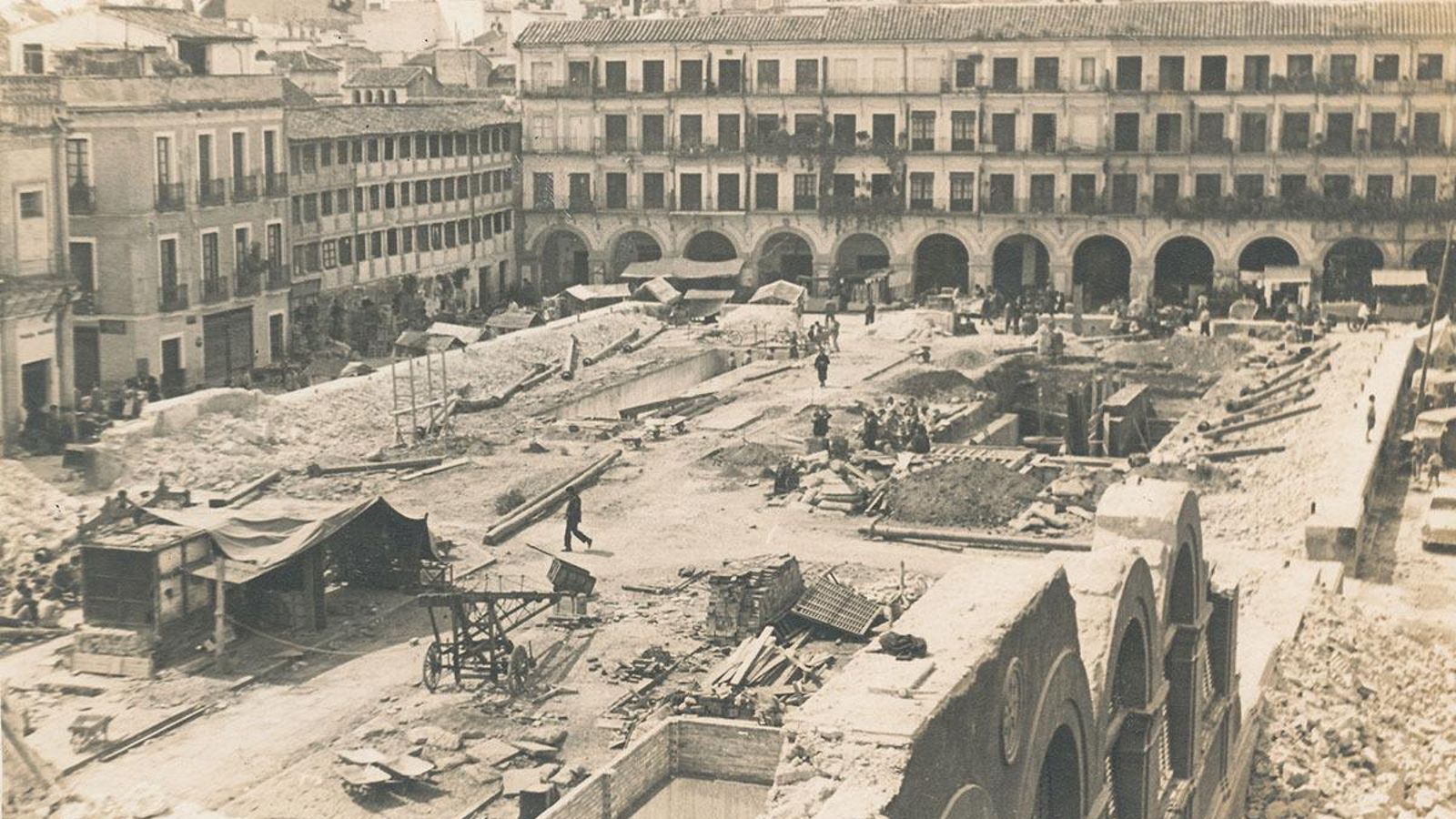 Demolición Mercado Corredera. Ángel López Peláez, 1957.