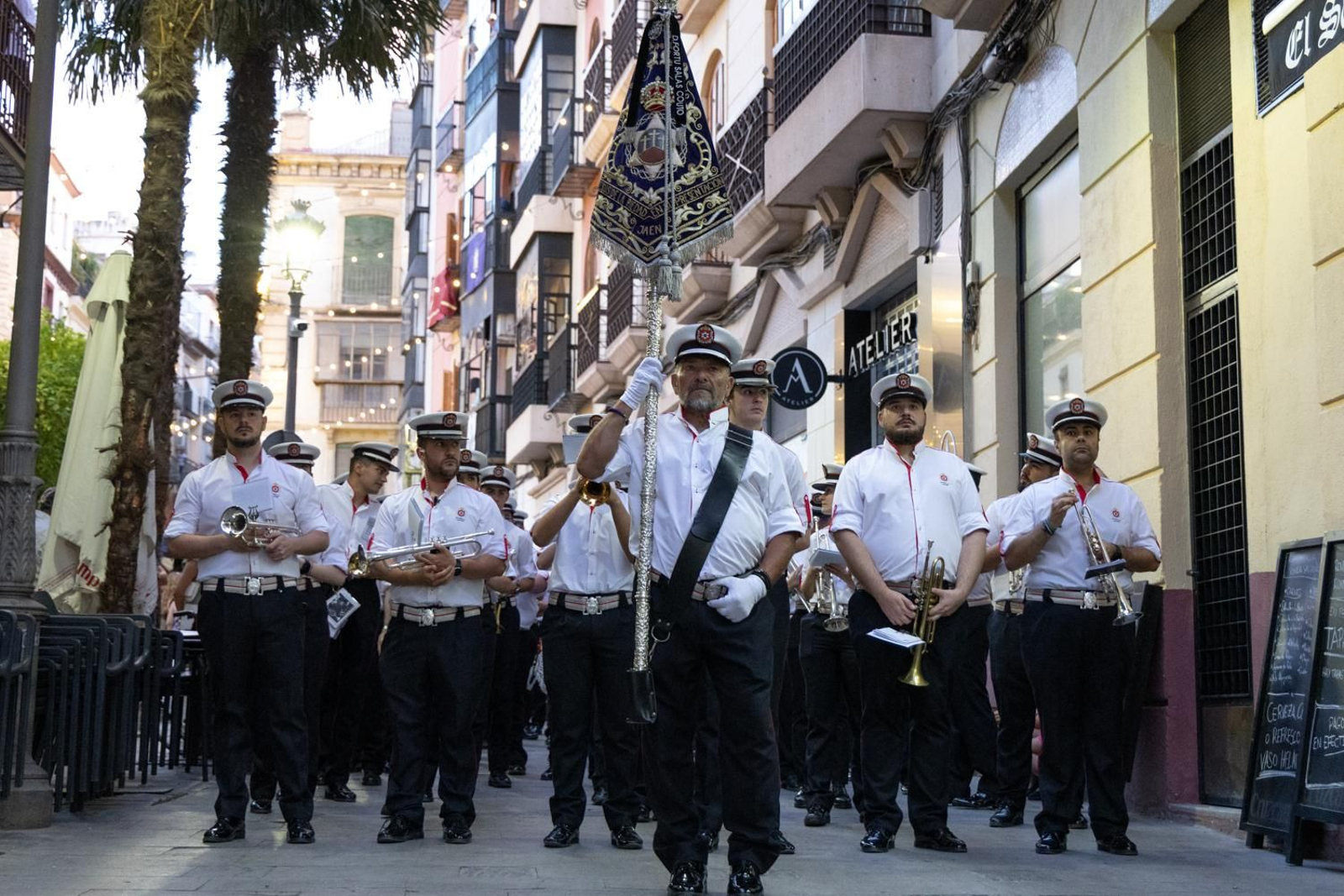Así ha procesionado la Virgen de la Capilla por Jaén en su día grande.