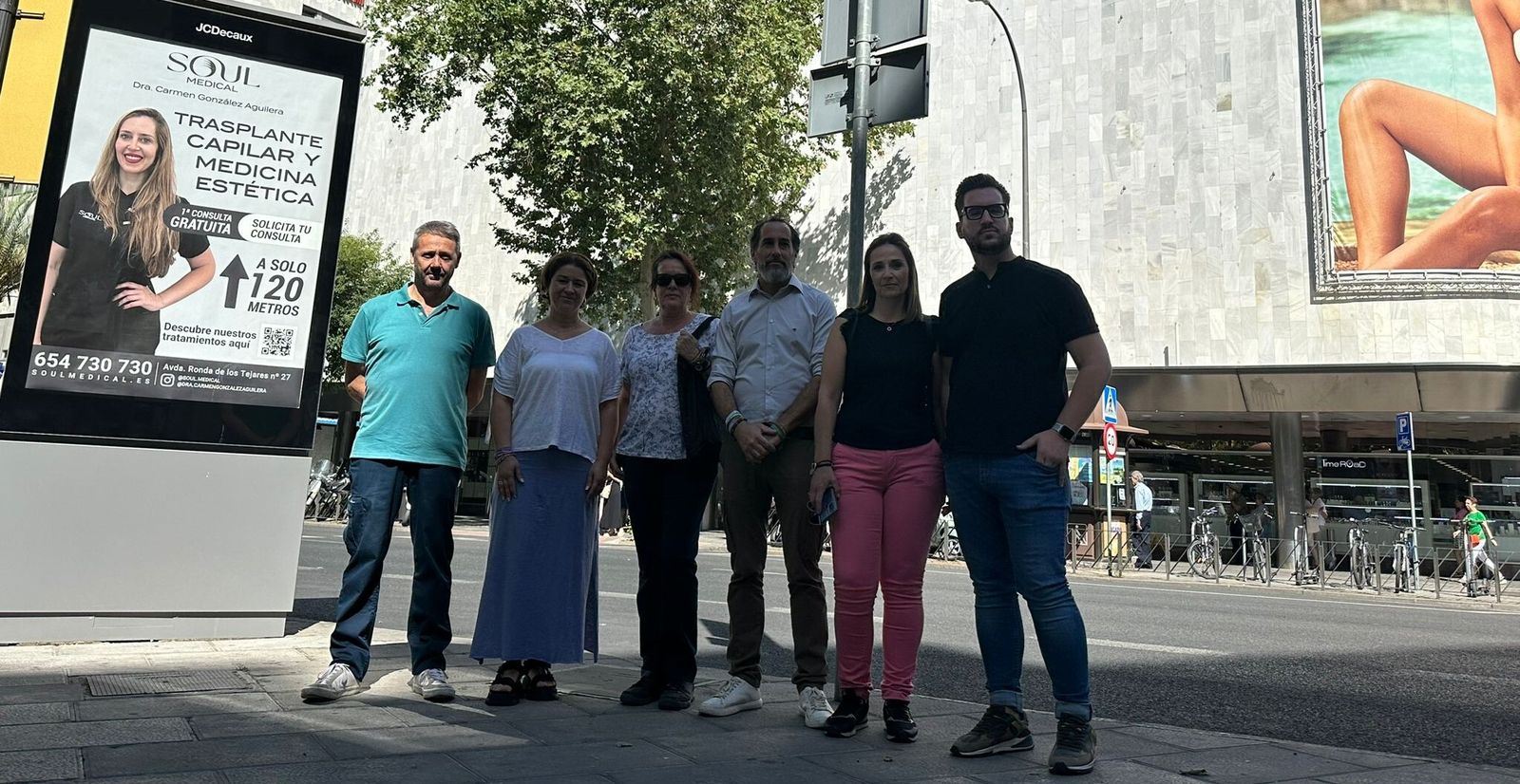 Representantes de Hacemos Córdoba, en Ronda de los Tejares.