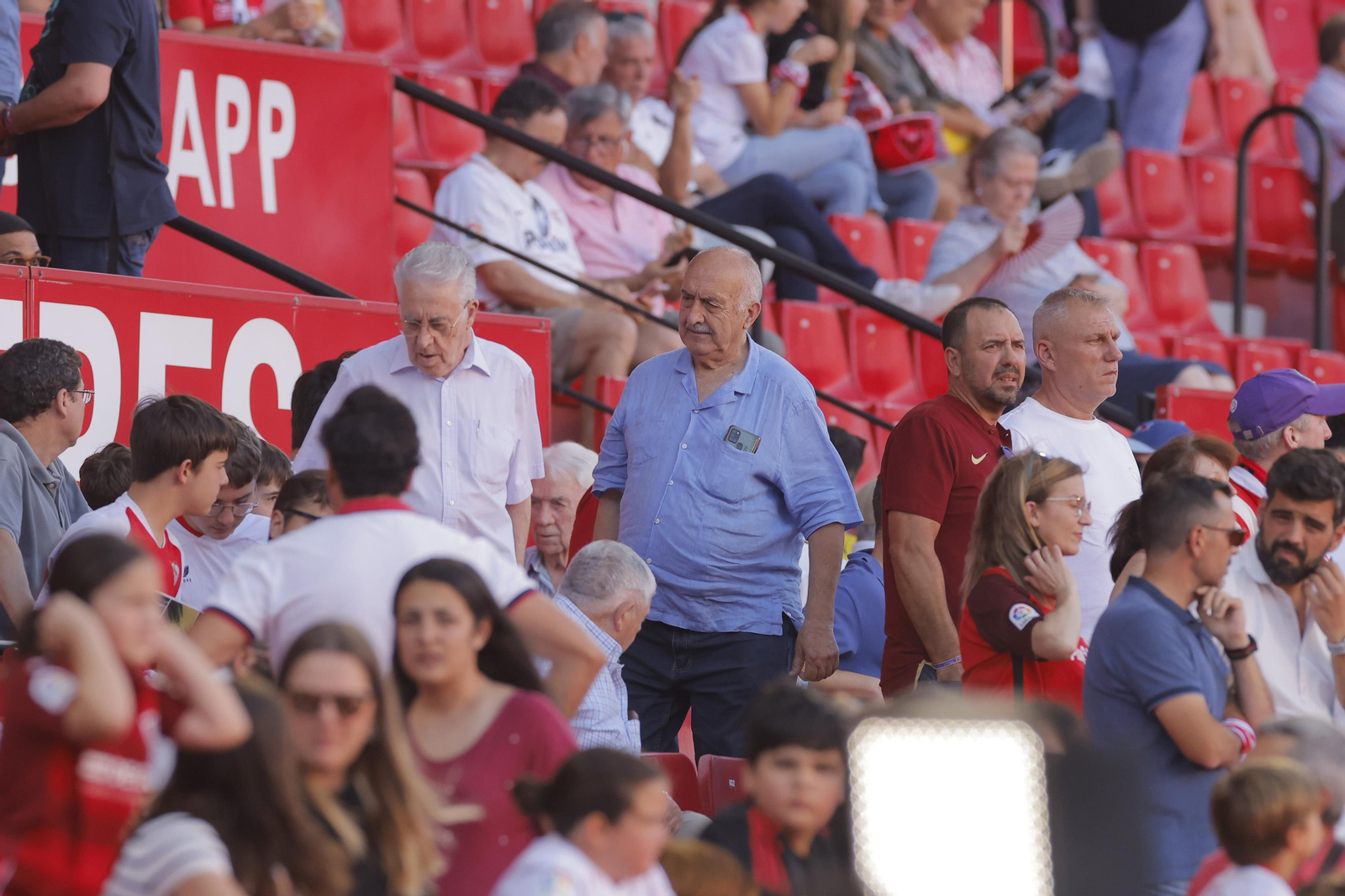 Búscate en las fotos del Sevilla-Español