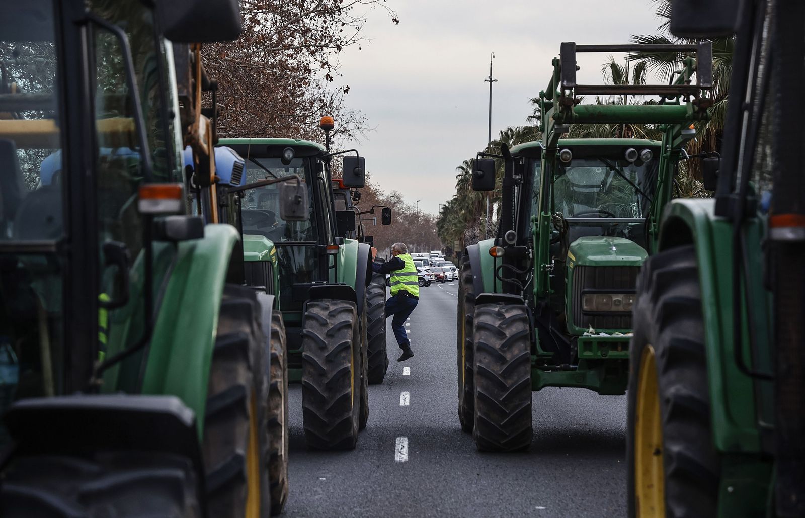 Las imágenes de la tractorada por las carreteras españolas: el campo para las principales vías