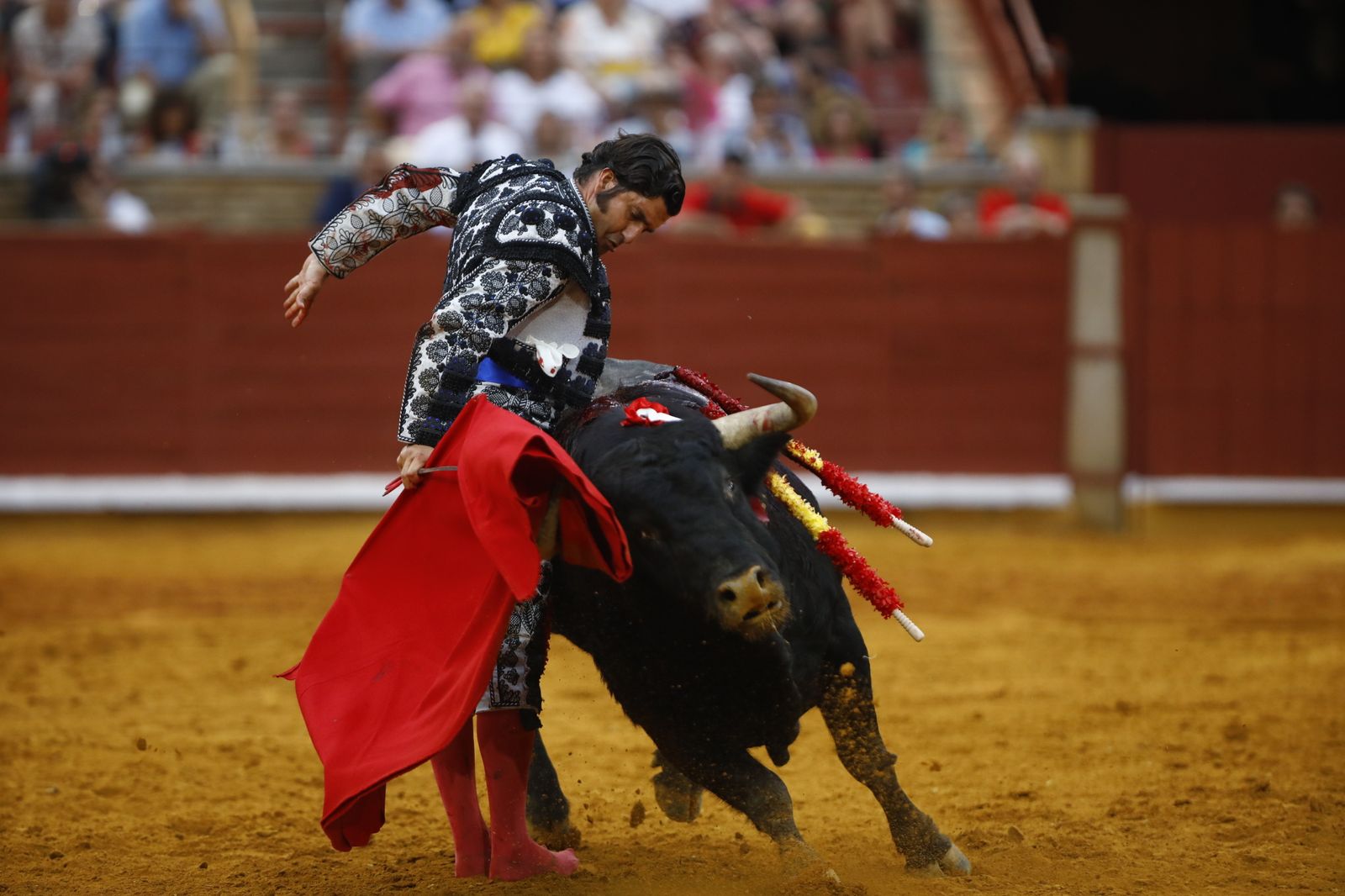 La corrida mixta de Diego Ventura, Morante de la Puebla y Pablo Aguado en Córdoba, en imágenes