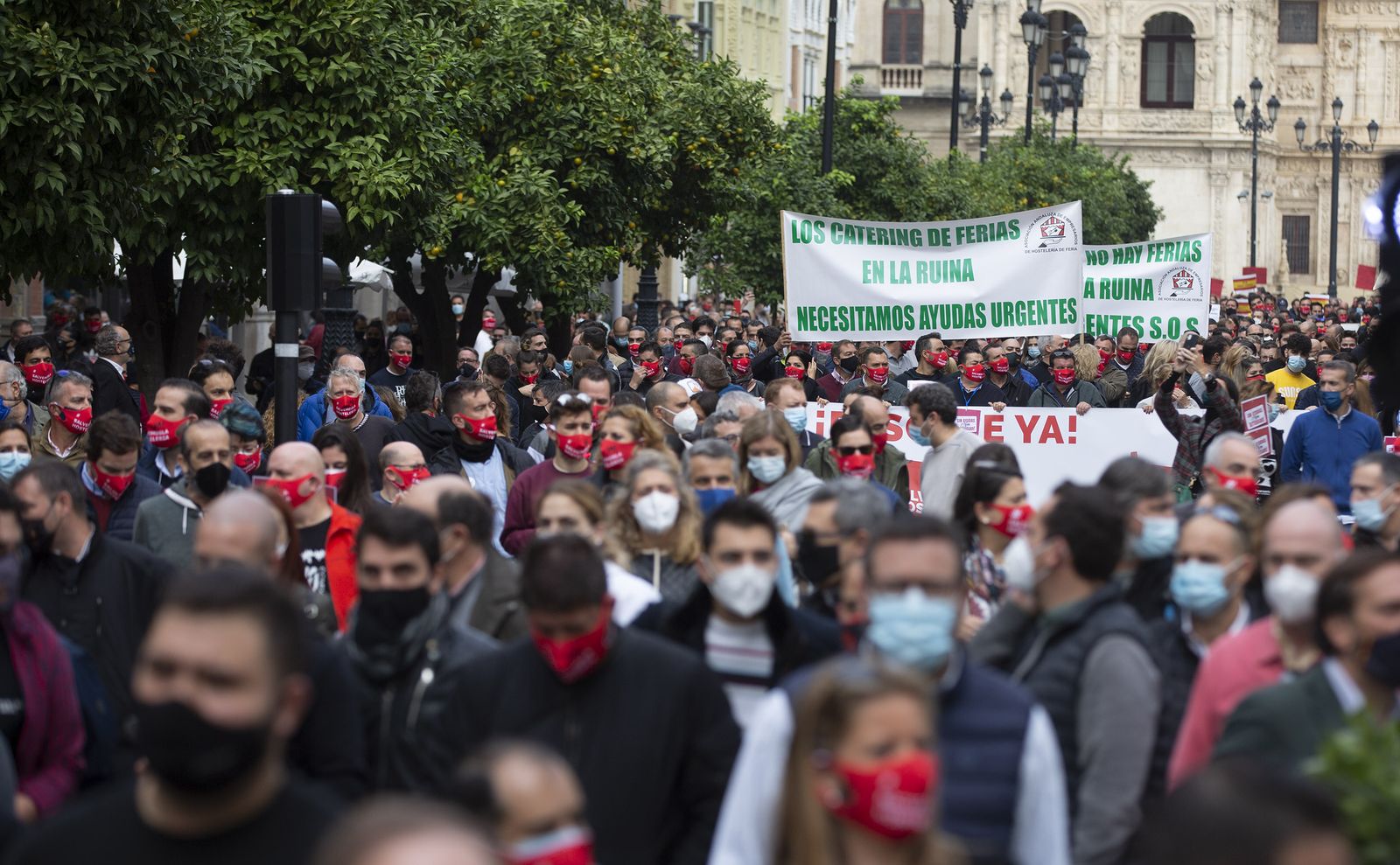 La manifestación de los hosteleros de Sevilla, en imágenes