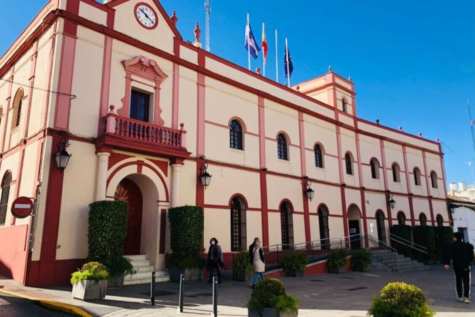 El Ayuntamiento de Alcalá de Guadaíra.