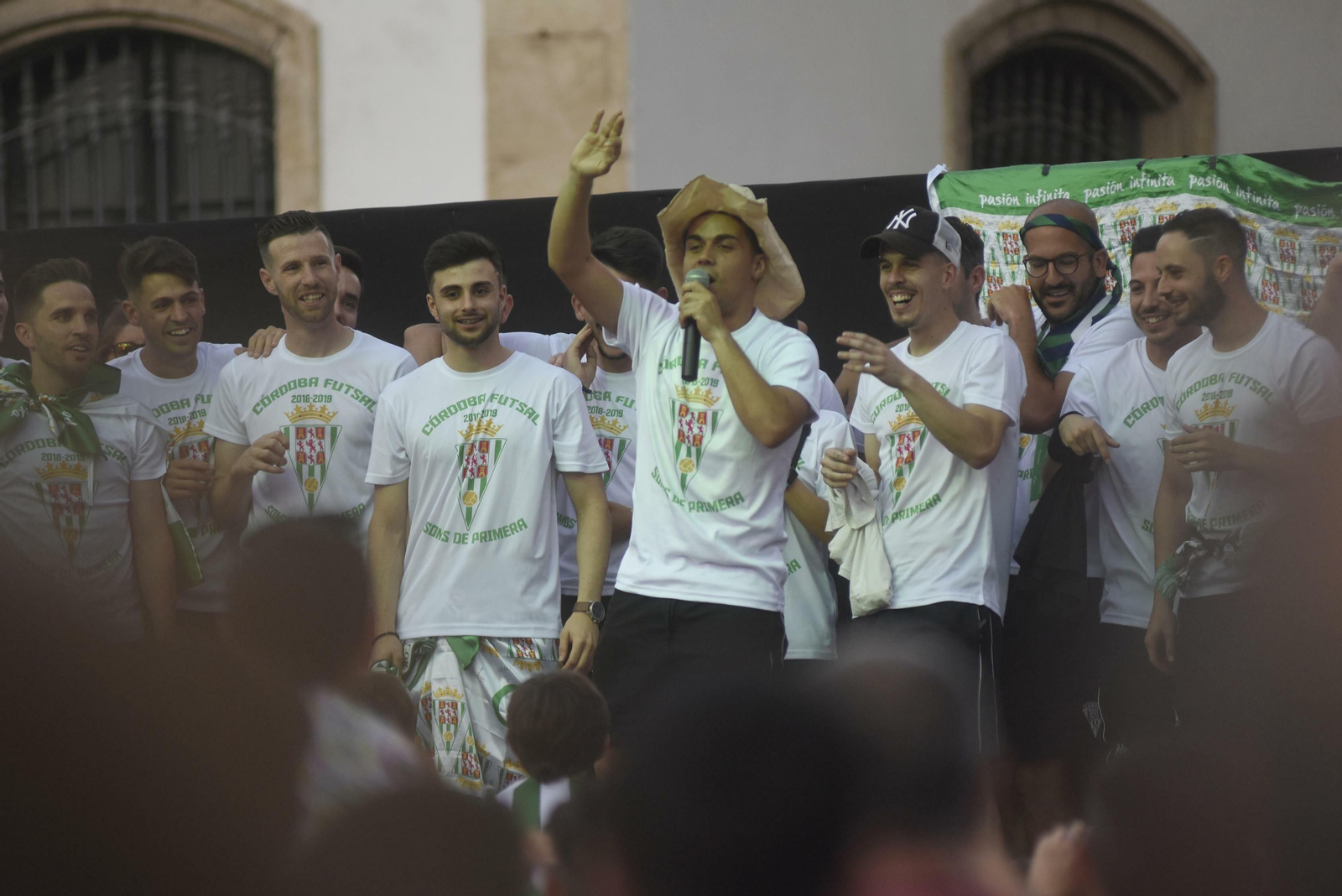Las fotos de la fiesta del ascenso del Córdoba CF Futsal en las Tendillas.